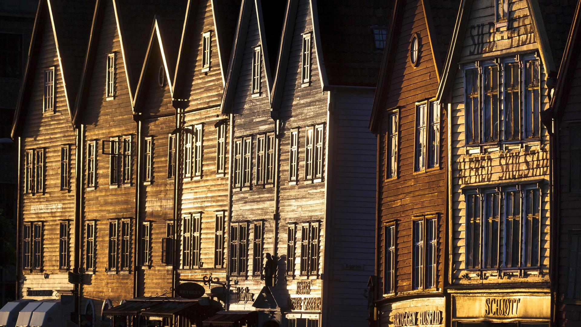 Bryggen, Bergen, Norwegen, Holzhäuser, Hanse, Abendlicht, 1920x1080, PC-Hintergrundbild