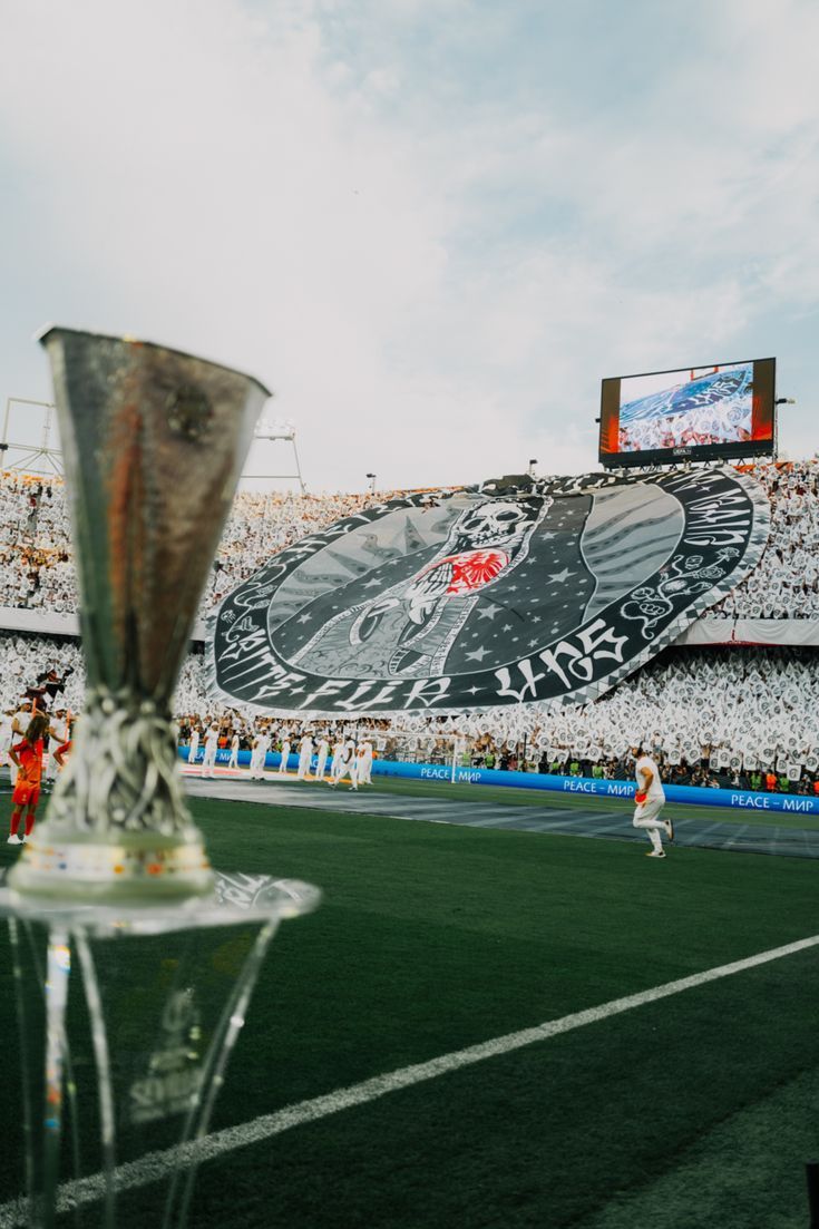 UEFA Europa League, Europa-League-Pokal, Deutsche Bank Park, Stadion, Choreografie, Handy-Hintergrundbild