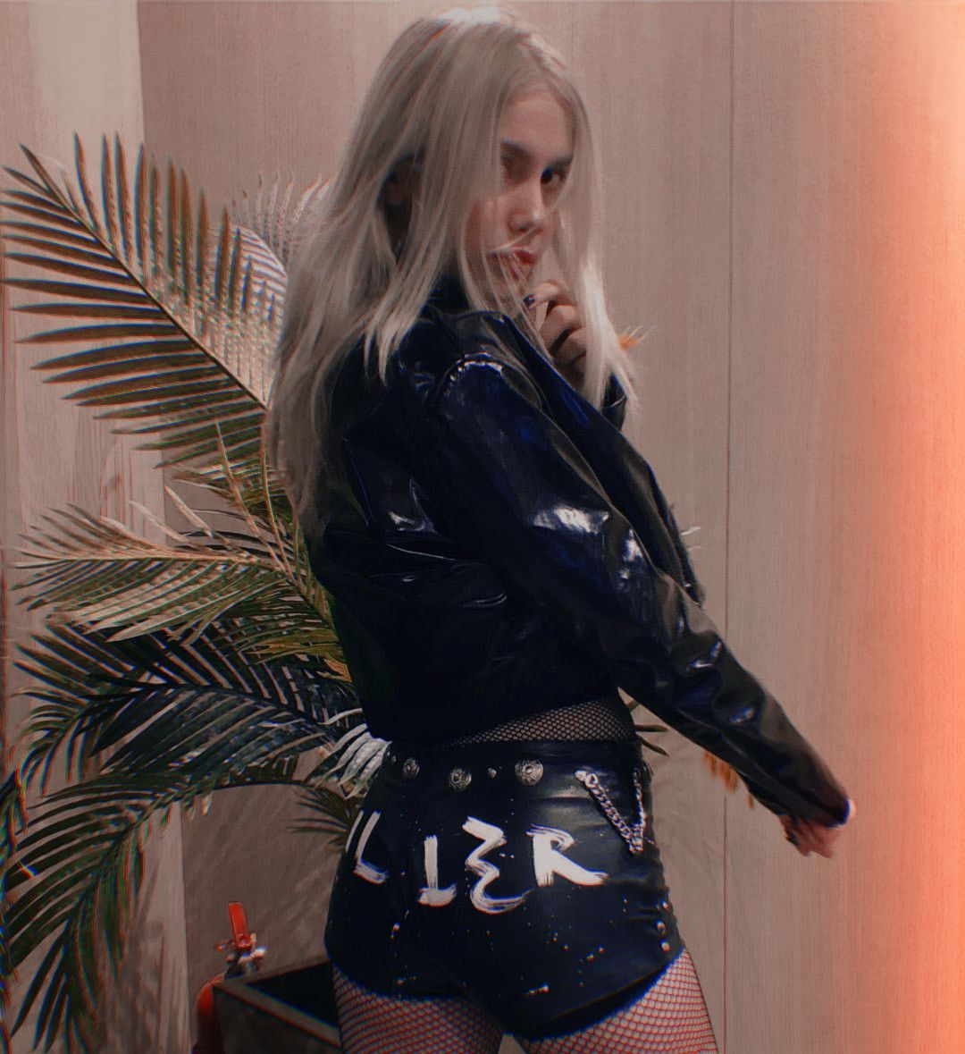 Aleyna Tilki, Lederjacke, Palme, Sängerin, Fotoshooting, Hintergrundbild fürs iPad