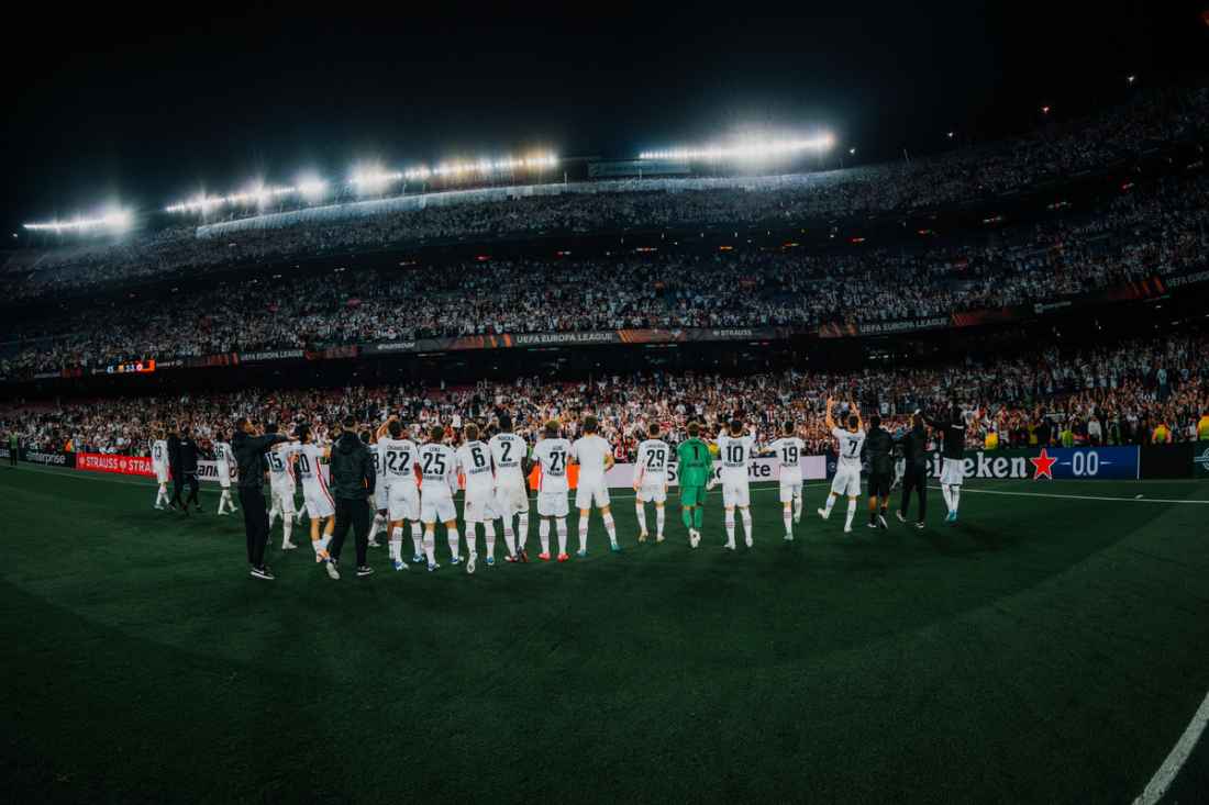 Eintracht Frankfurt, Mannschaft, Flutlicht, Stadion, Nachtspiel, Hintergrundbild
