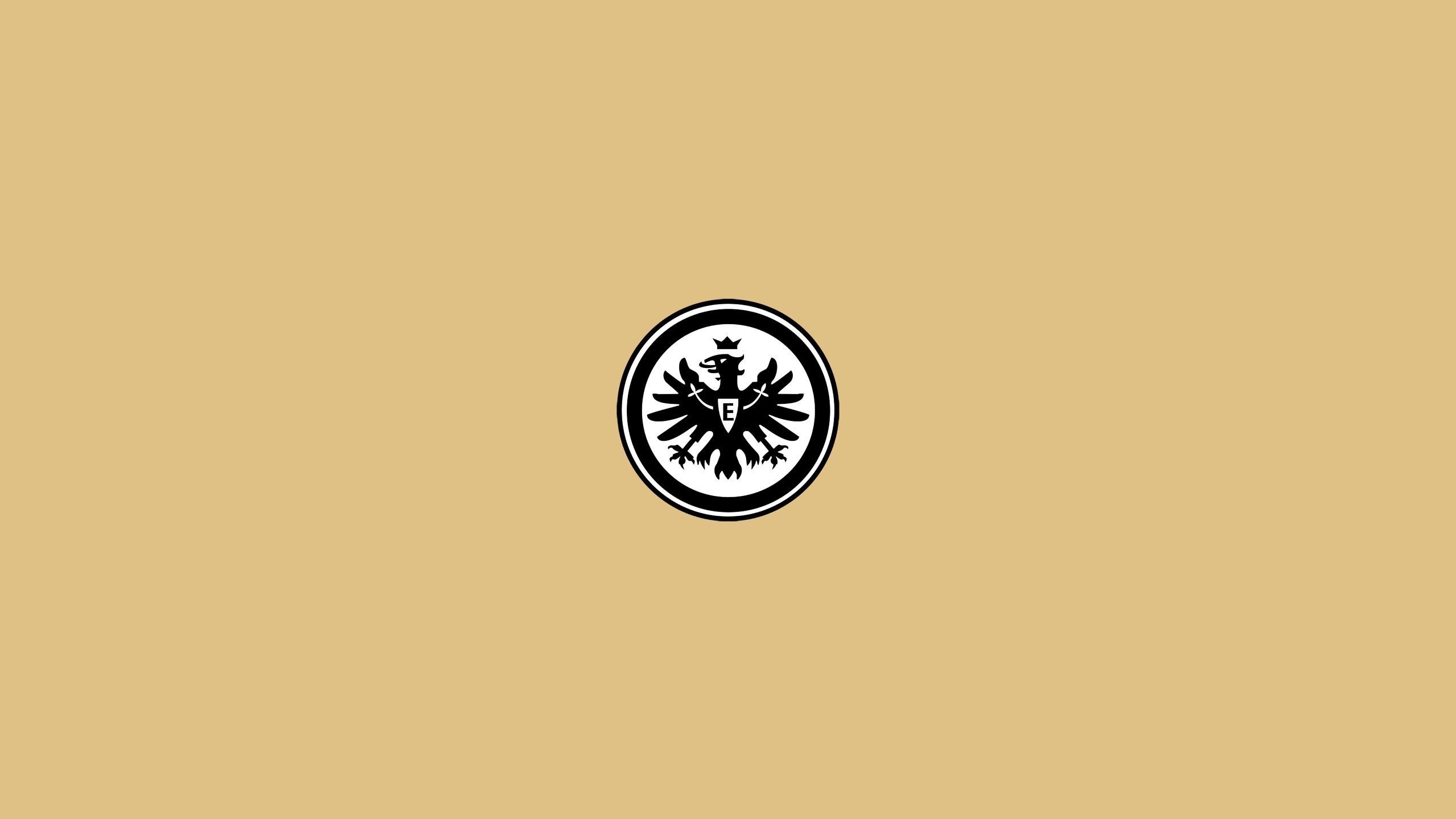 Eintracht Frankfurt, Vereinswappen, Beige Hintergrund, Schwarz-Weiß, Minimalistisch, 1440p Wallpaper