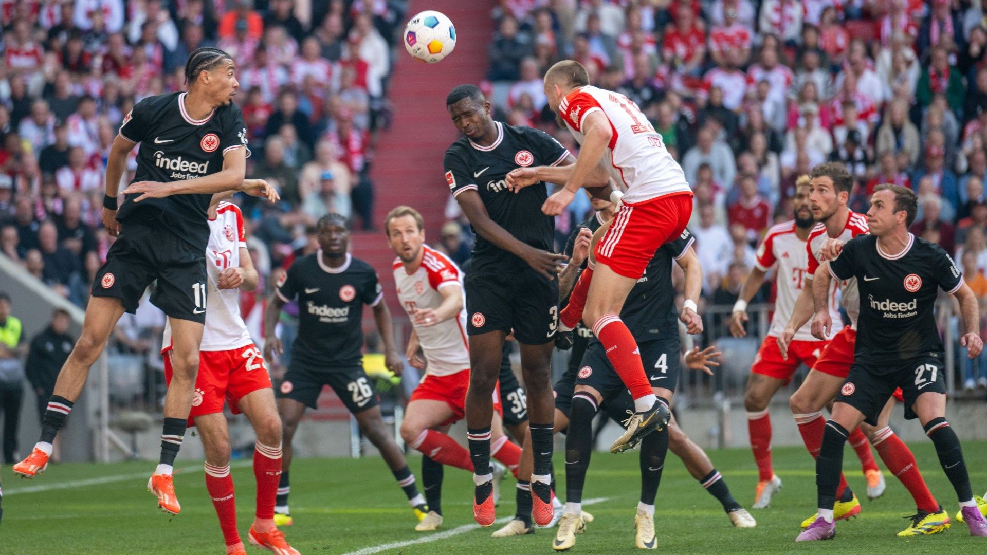 Eintracht Frankfurt, FC Bayern München, Bundesliga, Kopfball, Spielszene, Full HD, Desktop-Hintergrund