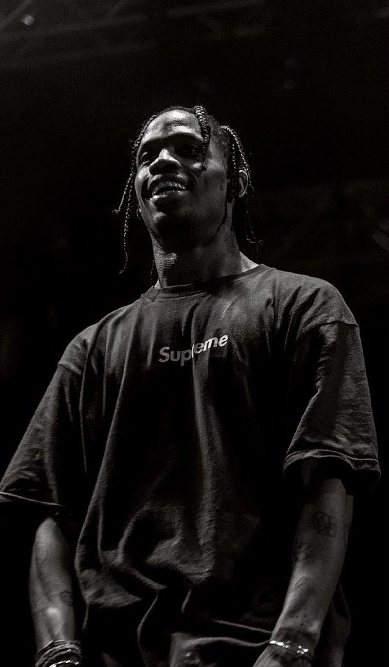 Travis Scott, Porträt, Schwarzes T-Shirt, Dunkler Hintergrund, Sperrbildschirm fürs iPhone