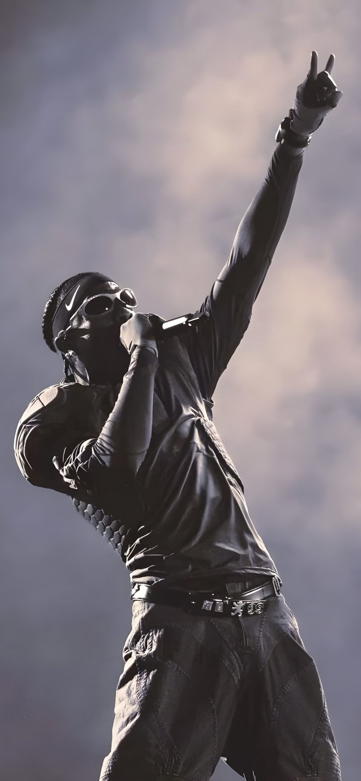 Travis Scott, Erhobene Hand, Wolken, Schwarz-Weiß, Full HD, Sperrbildschirm fürs iPhone