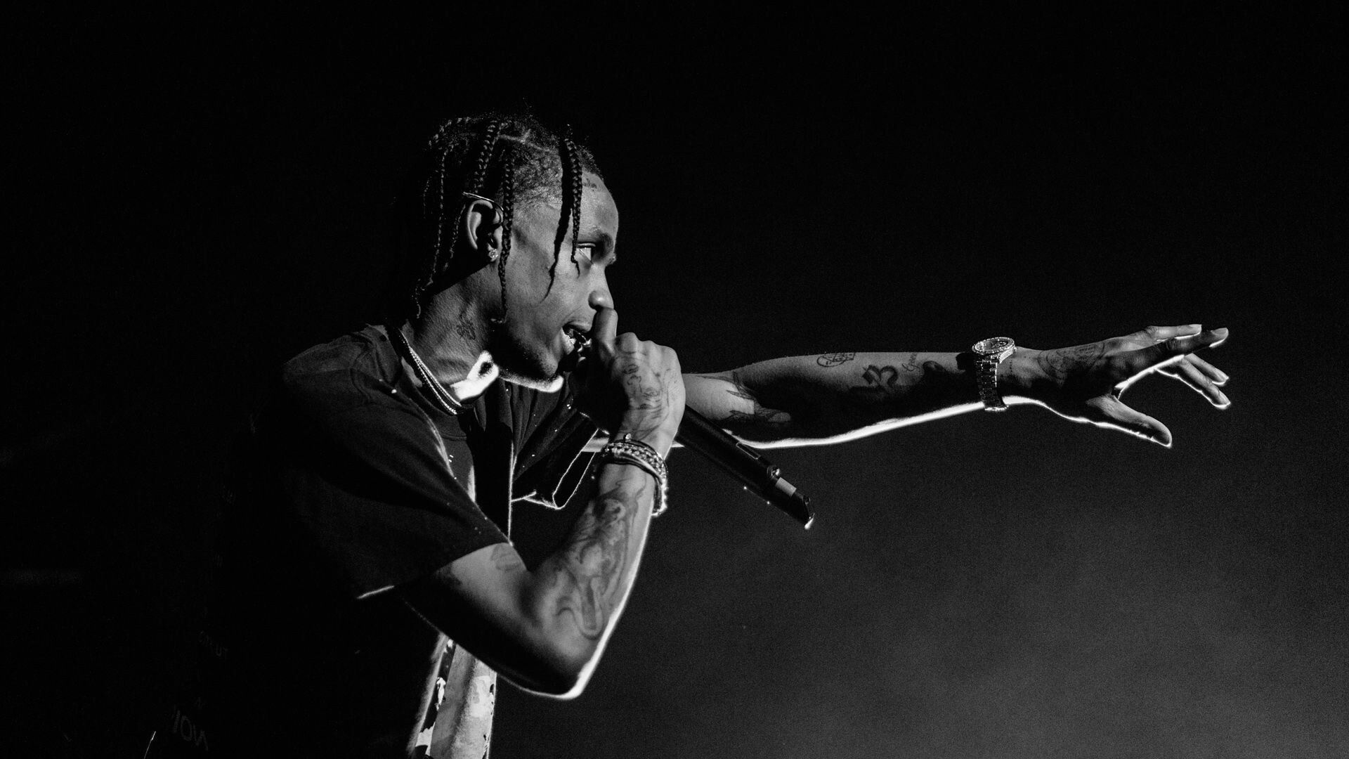 Travis Scott, Mikrofon, Live-Auftritt, Schwarz-Weiß, Zöpfe, Full HD, Windows-Hintergrundbild