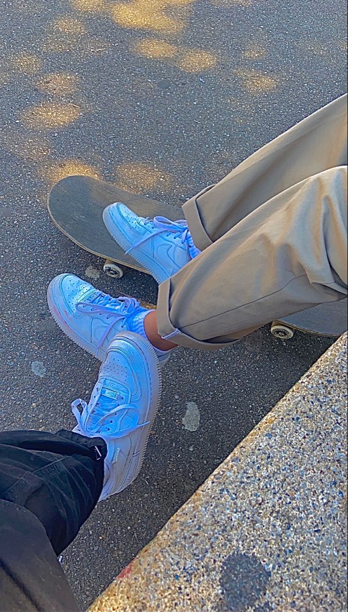 Nike Air Force 1, Blau, Glänzend, Asphalt, Hochformat, Hintergrundbild fürs Smartphone