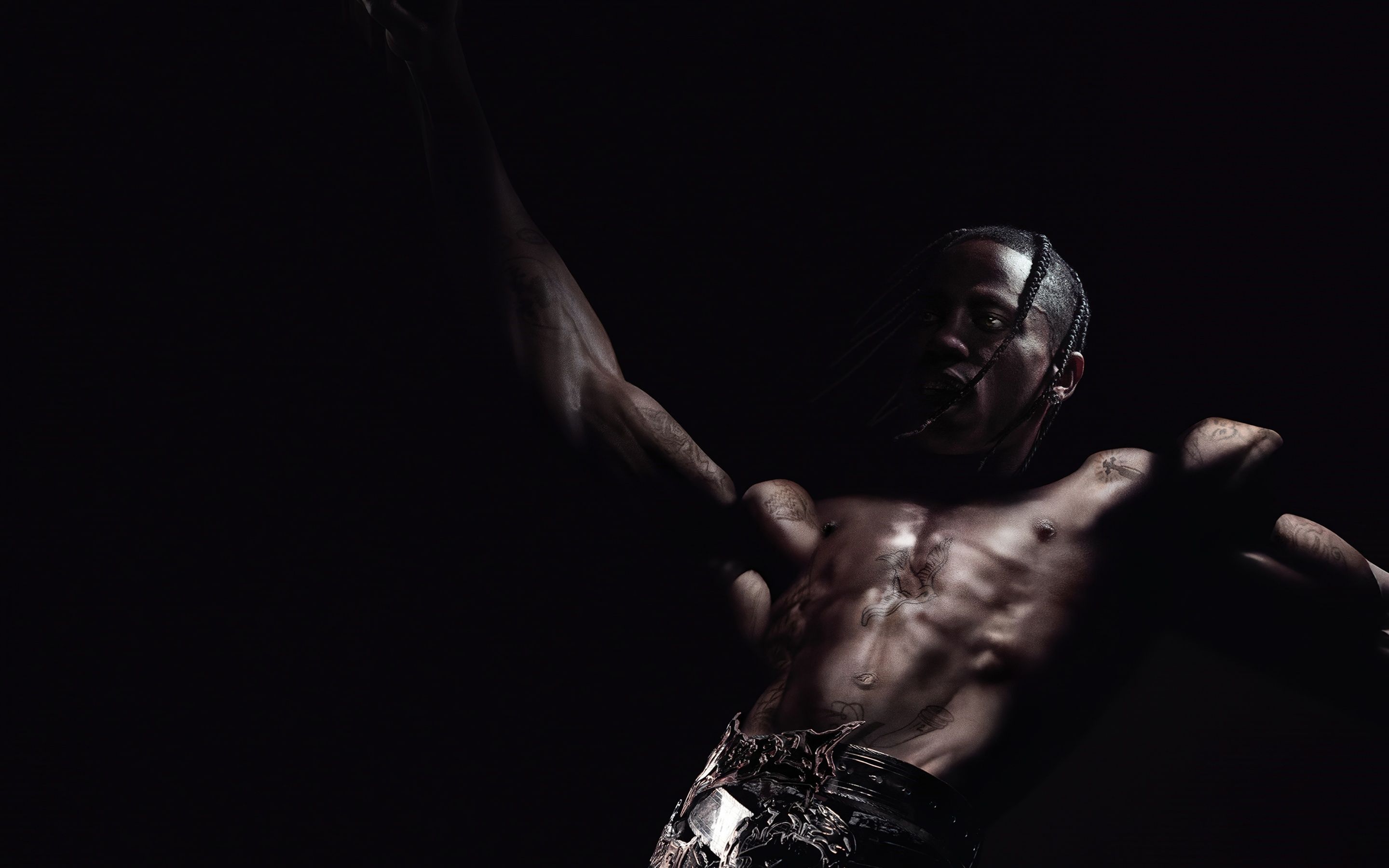 Travis Scott, Oberkörperfrei, Dunkel, Ausgebreitete Arme, 2K-Hintergrundbild für PC