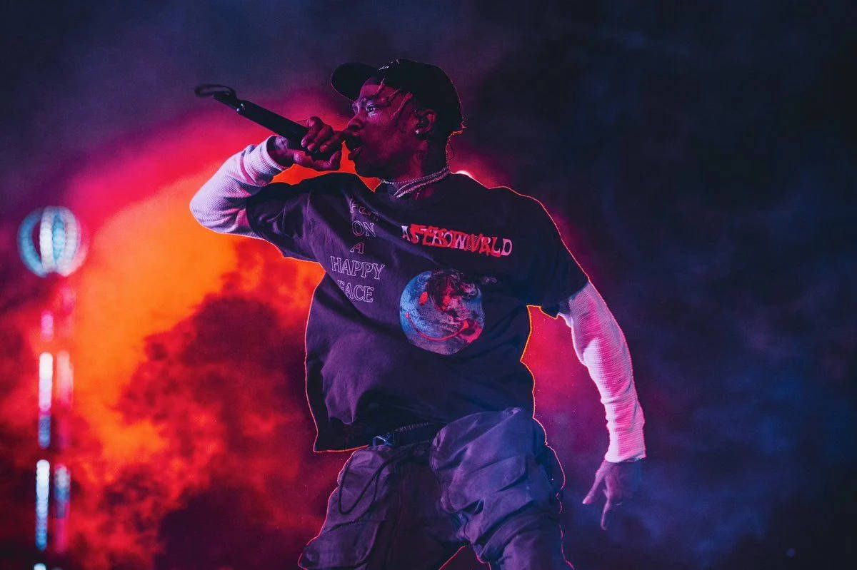 Travis Scott, Mikrofon, Live-Auftritt, Rauch, Lila Licht, Hintergrund