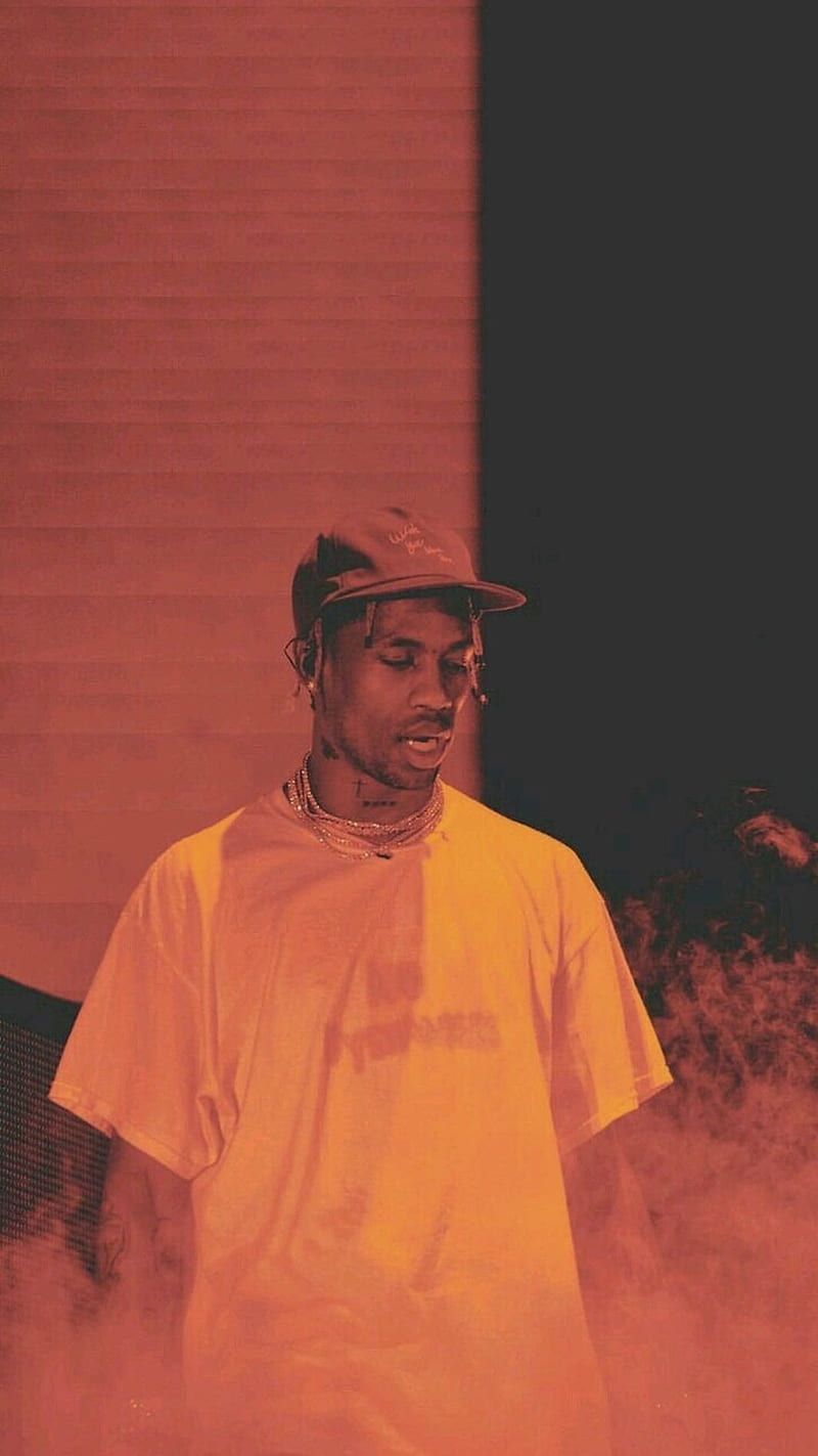 Travis Scott, Gelbes T-Shirt, Kappe, Rotes Licht, Hochformat, Hintergrundbild fürs Smartphone