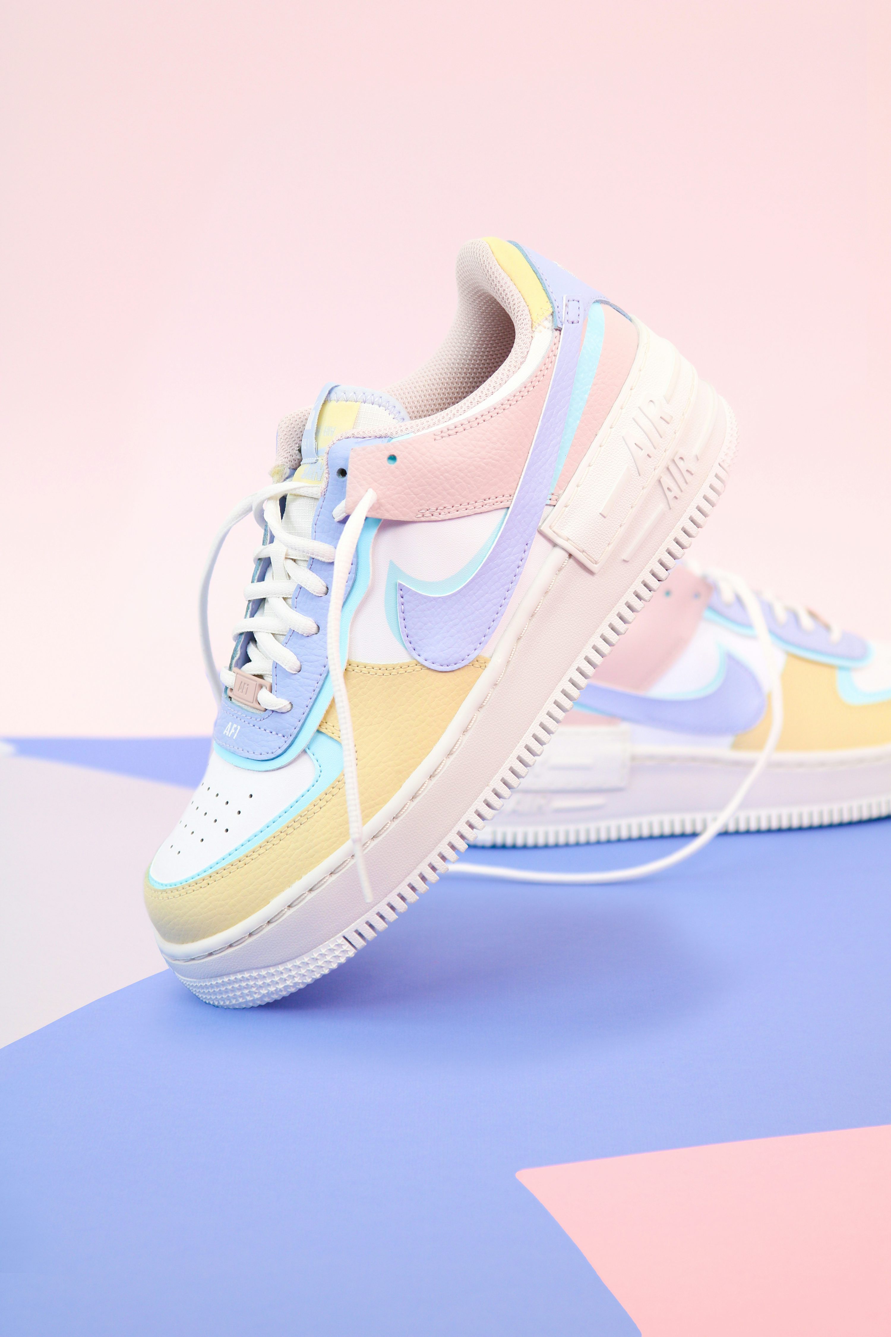 Nike Air Force 1, Pastellfarben, Pastellblau, Rosa, QHD+, Handy-Hintergrund im Hochformat