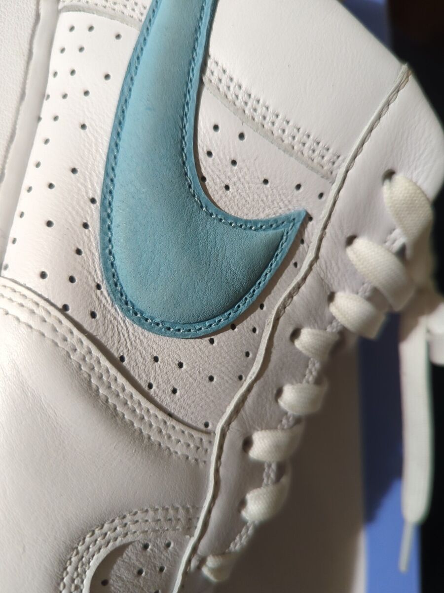 Nike Air Force 1, Swoosh, Nahaufnahme, Hellblau, HD, Hintergrundbild fürs Tablet