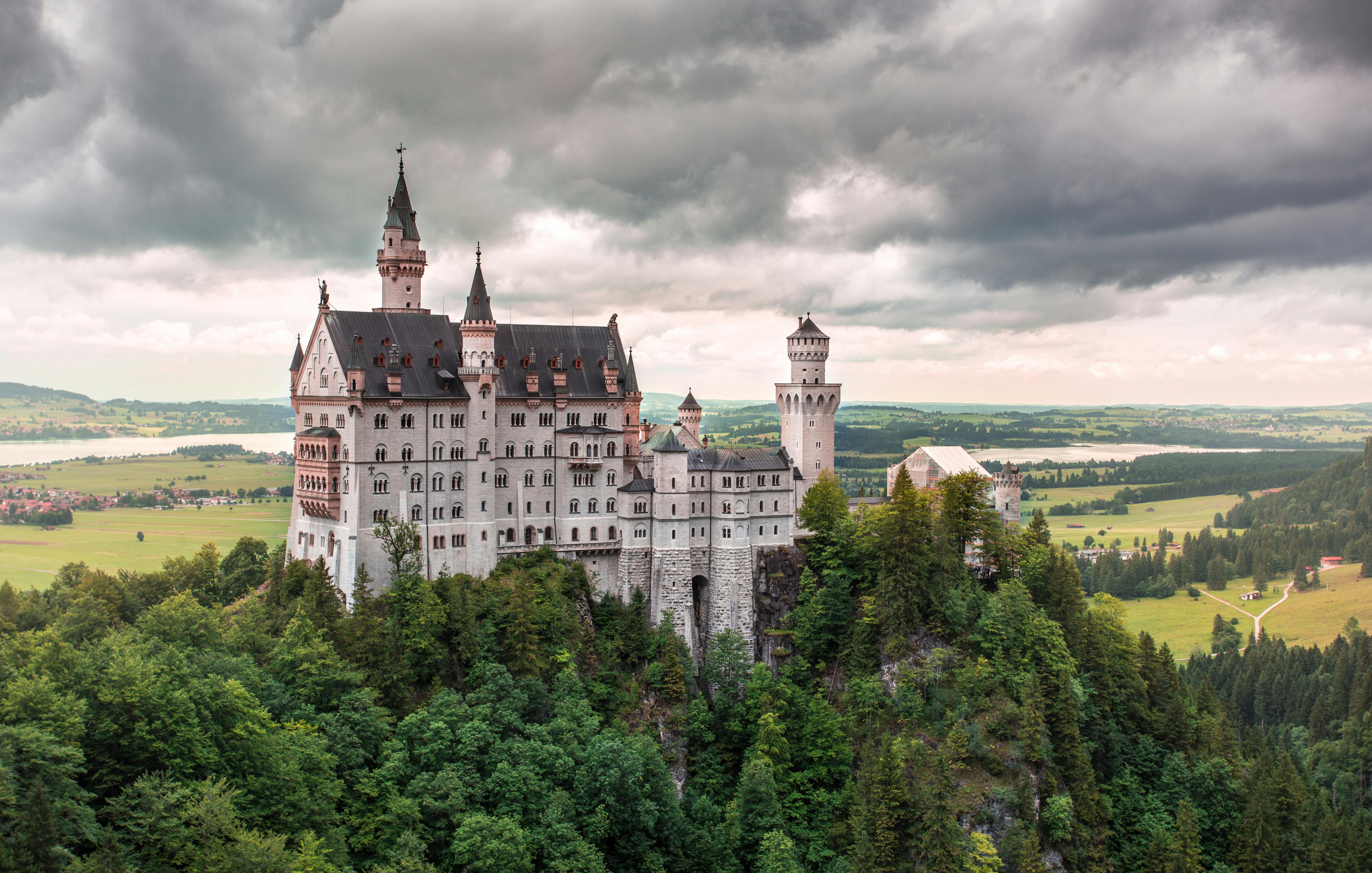 Schloss Neuschwanstein, Allgäu, Wolken, Landschaft, Bayern, 5K, Desktop-Hintergrund