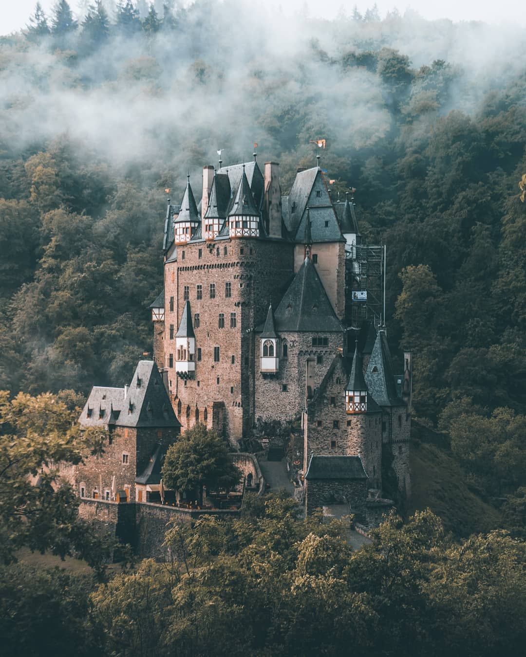 Burg Eltz, Nebel, Wald, Eifel, Mittelalter, Full HD, iPad-Hintergrundbild