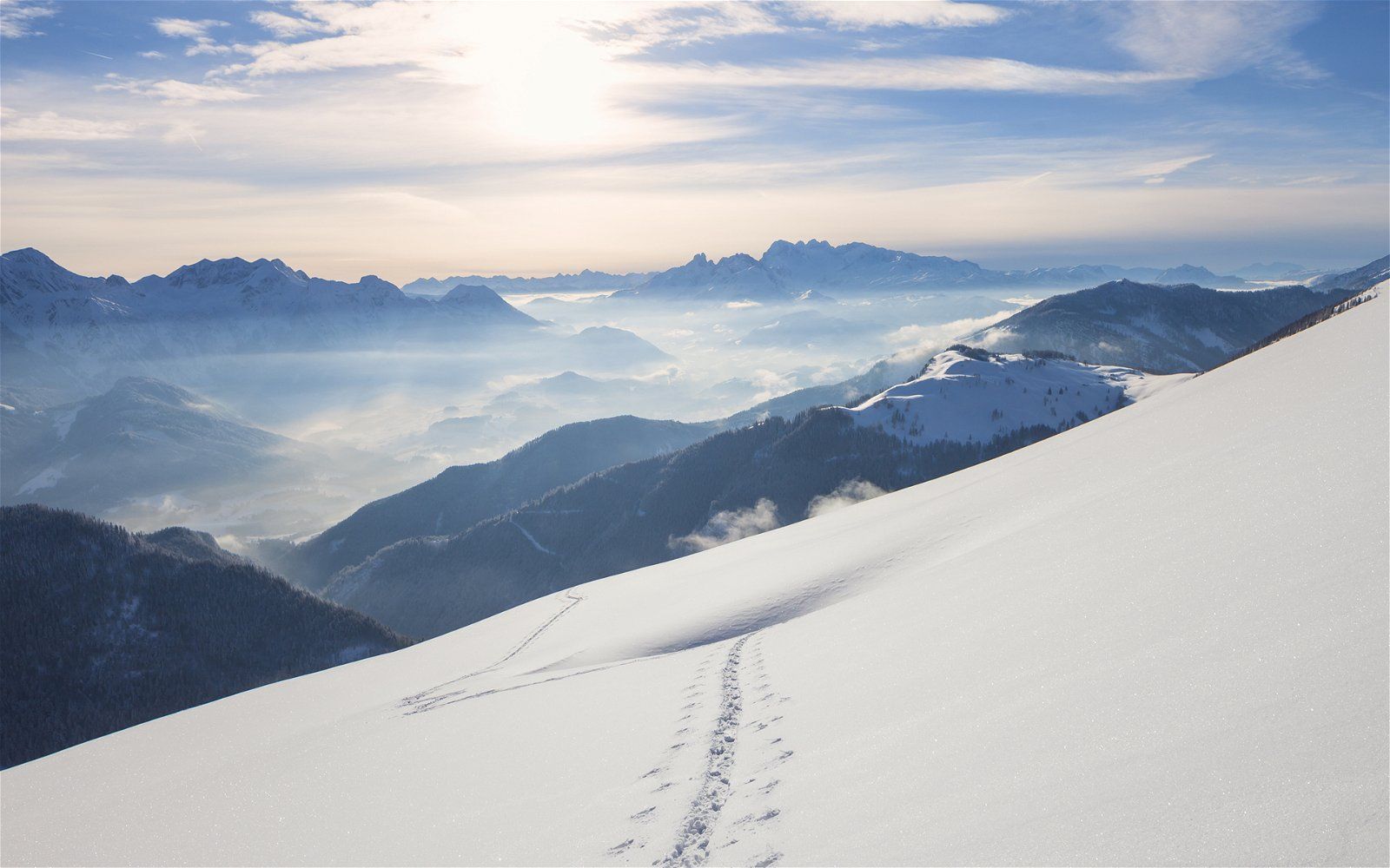 Schneehang, Berge, Fußspuren, Winter, Wolken, Alpen, HD, Hintergrund für den Desktop