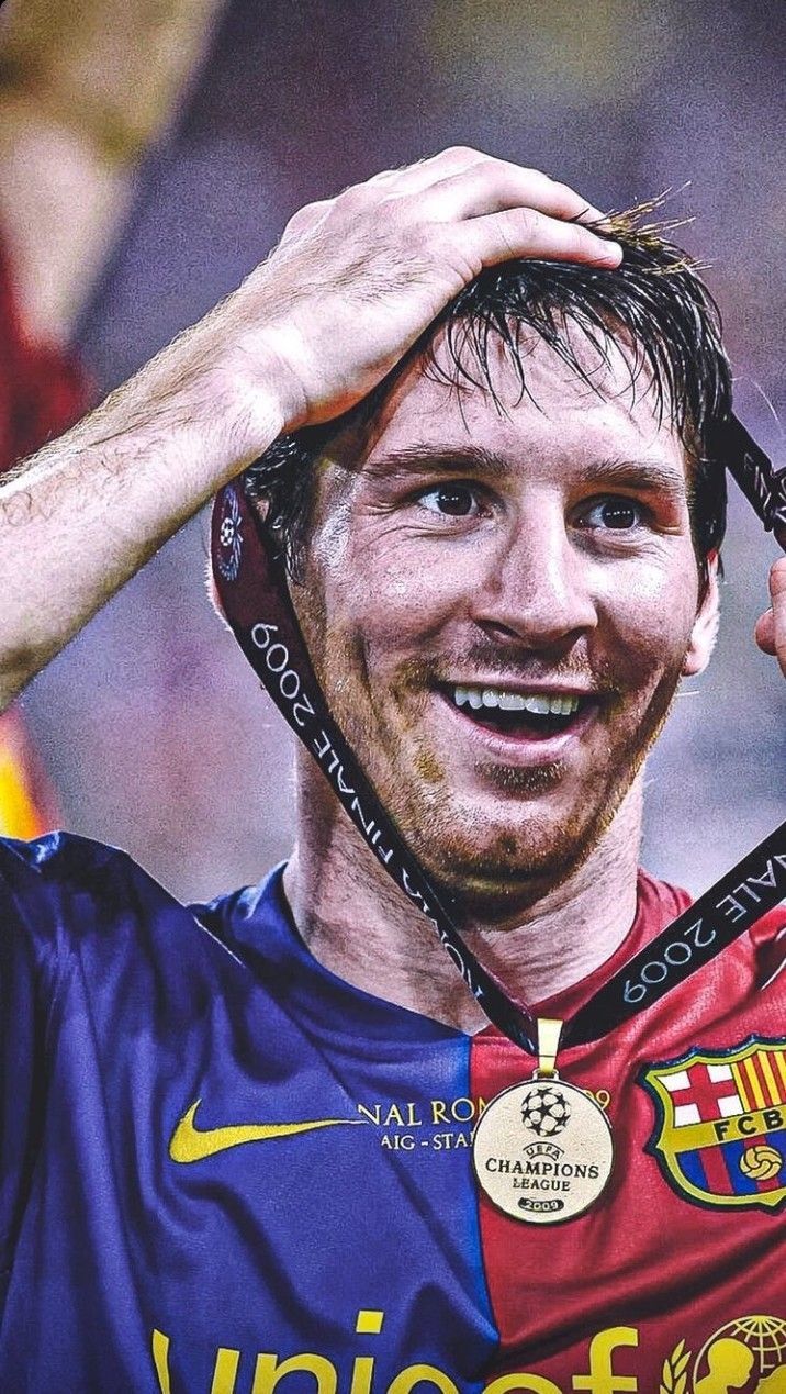 Lionel Messi, FC Barcelona, Lachen, Medaille, Porträt, Hochformat, Hintergrundbild fürs Smartphone