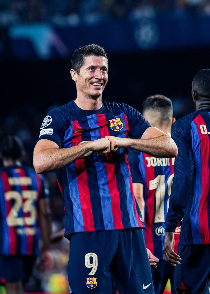 Robert Lewandowski, FC Barcelona, Rückennummer 9, Jubel, Stadion, Hintergrundbild fürs Tablet