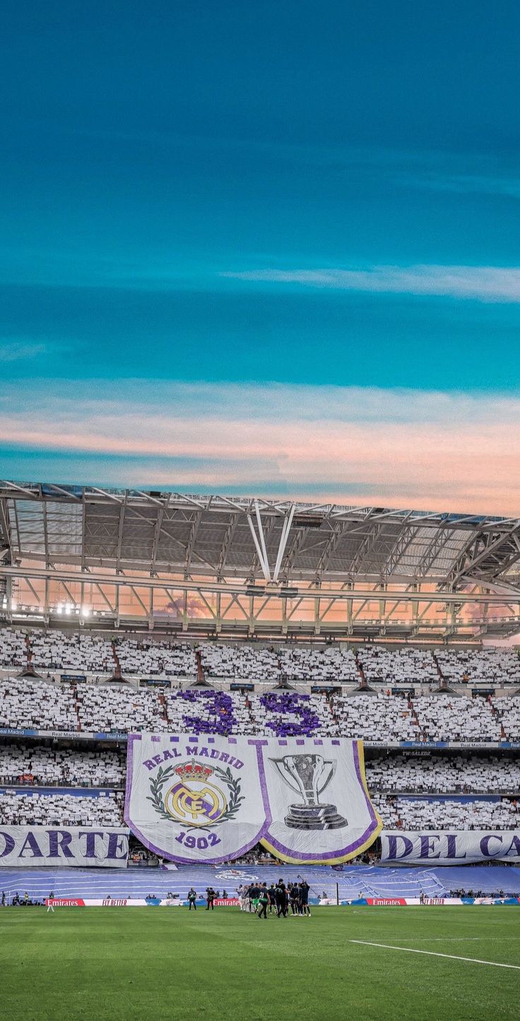 Estadio Santiago Bernabéu, Real Madrid, Fan-Choreografie, Abendhimmel, HD, Handy-Hintergrundbild