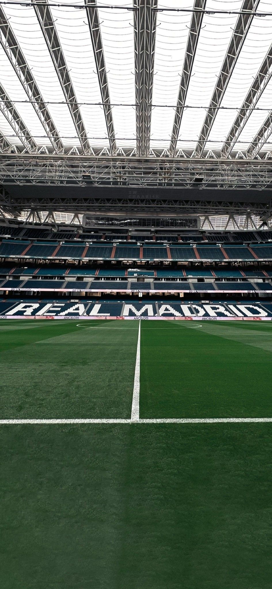 Estadio Santiago Bernabéu, Real Madrid, Tribüne, Spielfeld, Hochformat, Sperrbildschirm fürs iPhone