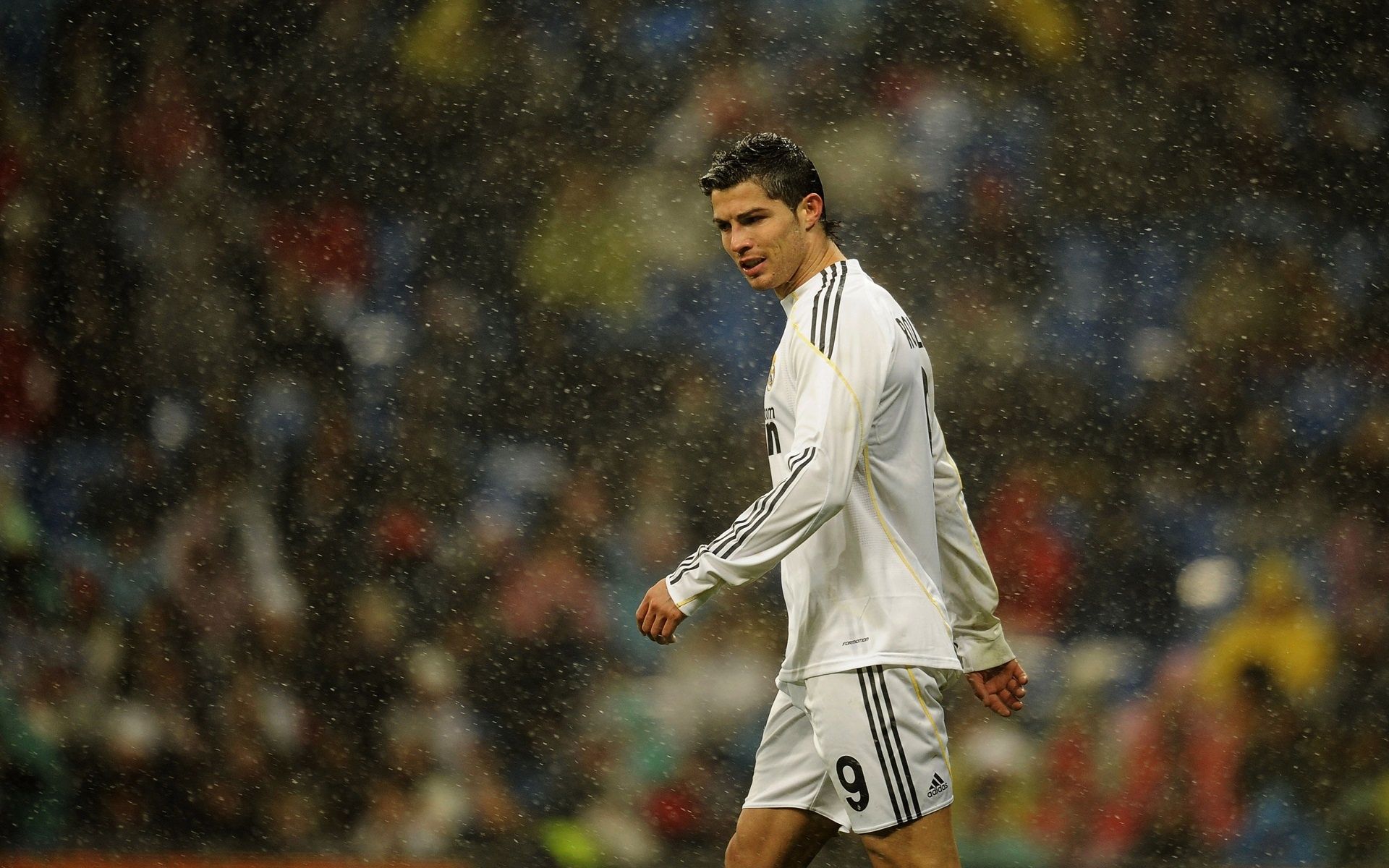 Cristiano Ronaldo, Real Madrid, Nummer 9, Regen, Spielfeld, Full HD, Laptop-Hintergrundbild
