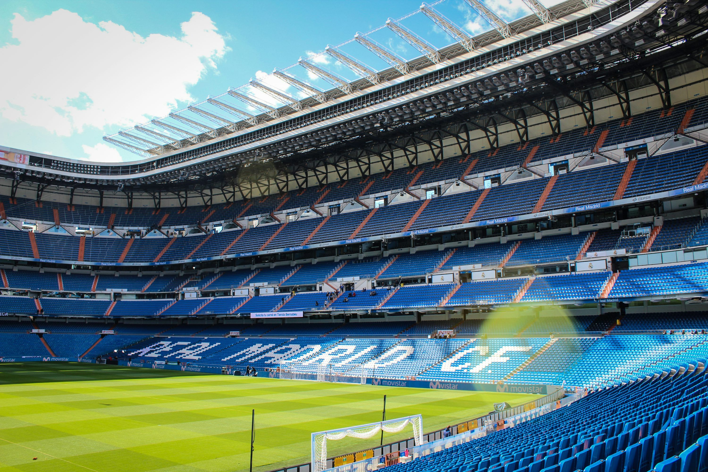 Estadio Santiago Bernabéu, Real Madrid CF, Tribünen, Tor, Sonnenlicht, 2K, Desktop-Hintergrund