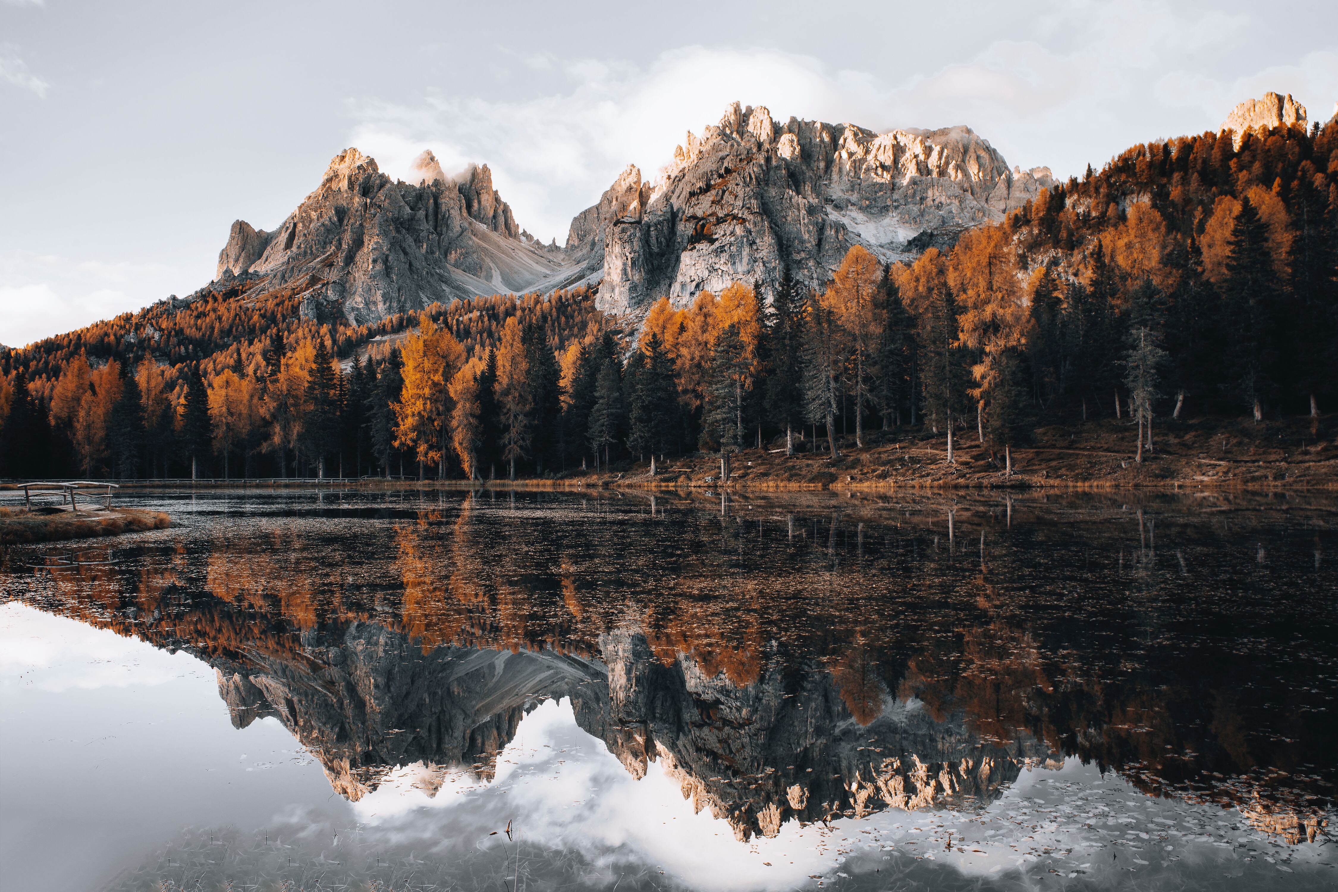 Lago d'Antorno, Cadini di Misurina, Dolomiten, Herbst, Wasserspiegel, 4K, Laptop-Hintergrundbild