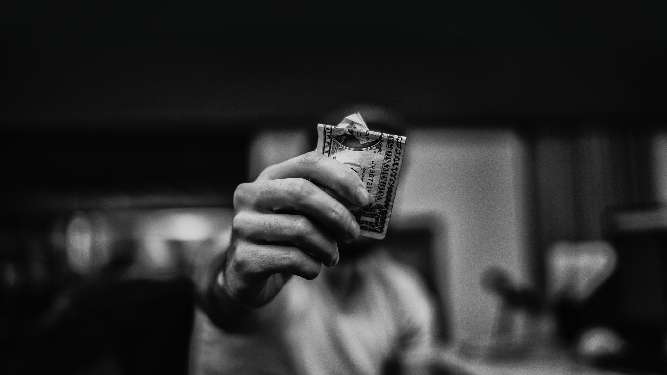 Geldschein, Hand, Dollar, Schwarz-Weiß, Bargeld, 2K, Desktop-Hintergrund für Windows