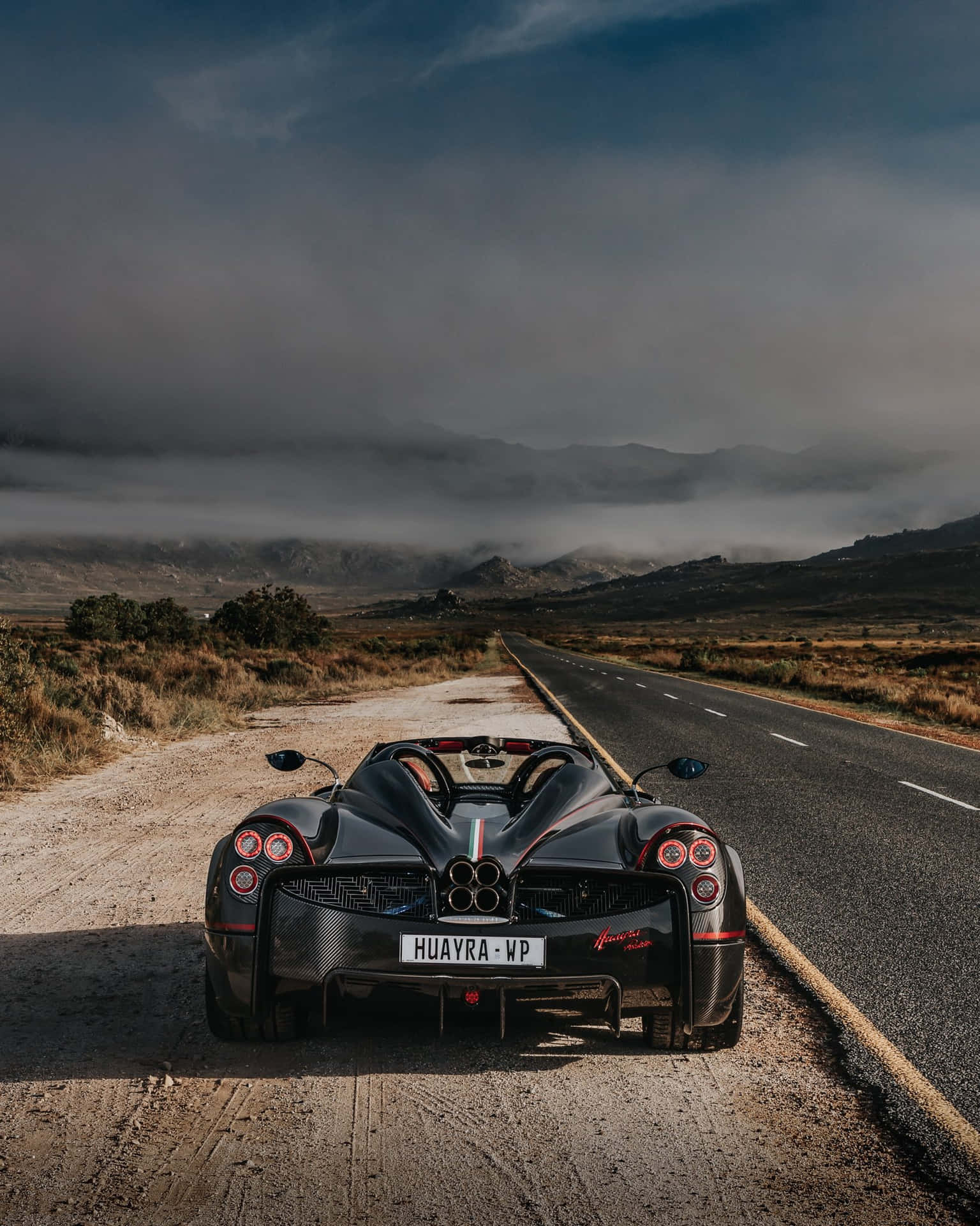 Pagani Huayra, Pagani, Landstraße, Heckansicht, Bewölkter Himmel, QHD+, iPad-Hintergrundbild