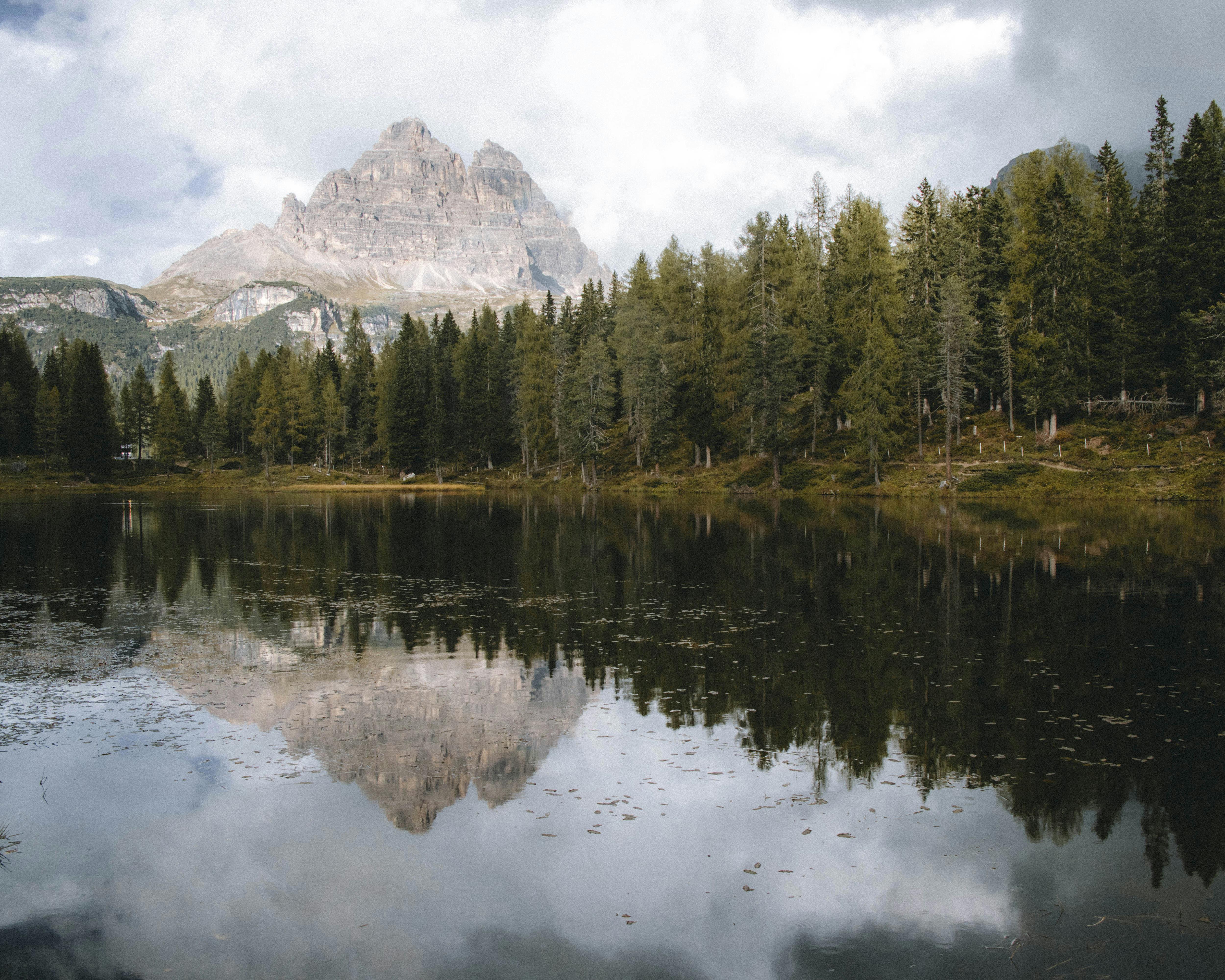 Lago d'Antorno, Drei Zinnen, Bewölkt, Spiegelung, Wald, 4K, Hintergrundbild für den PC