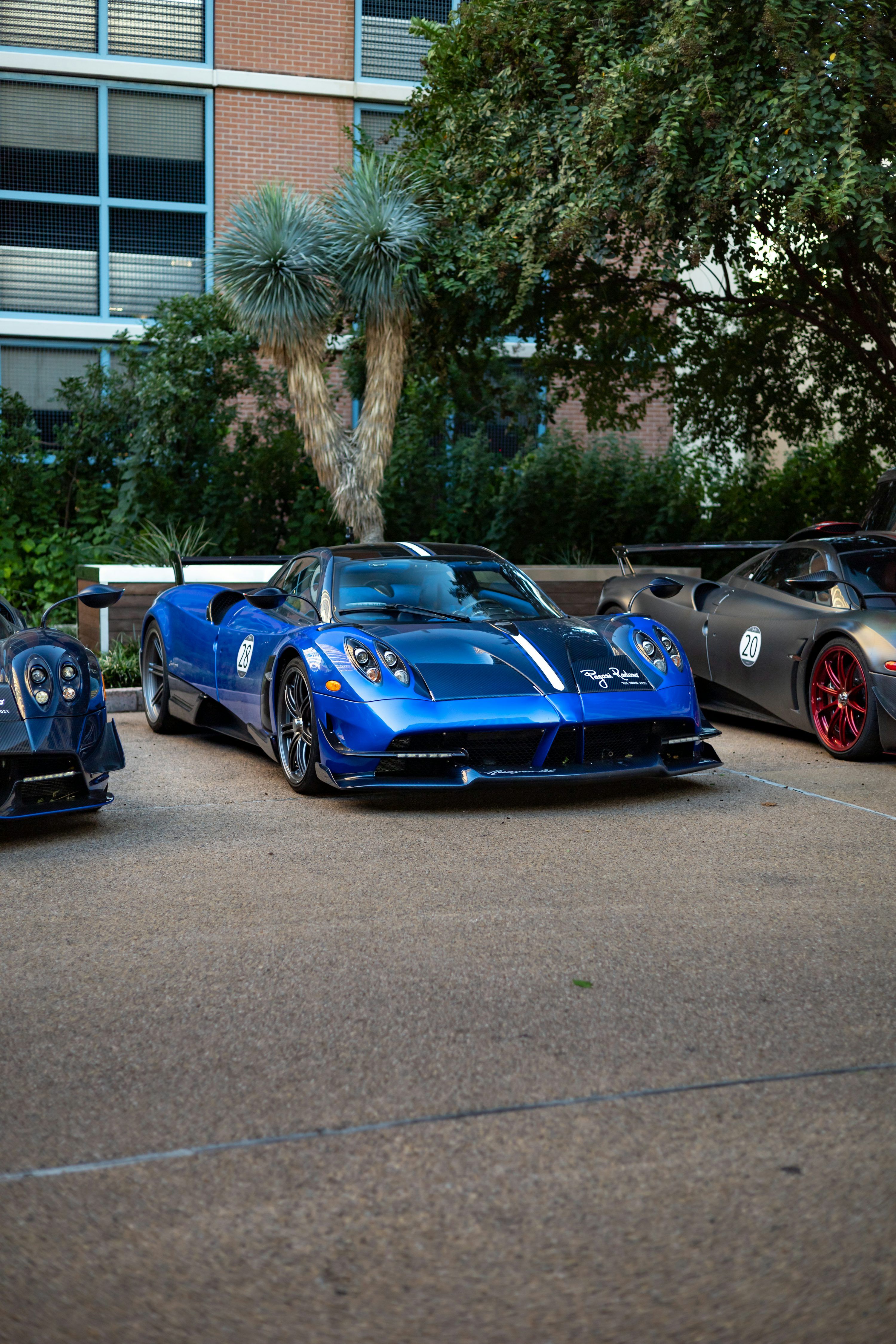 Pagani Huayra, Pagani, Supersportwagen, Blau, Parkplatz, QHD+, Handy-Hintergrundbild