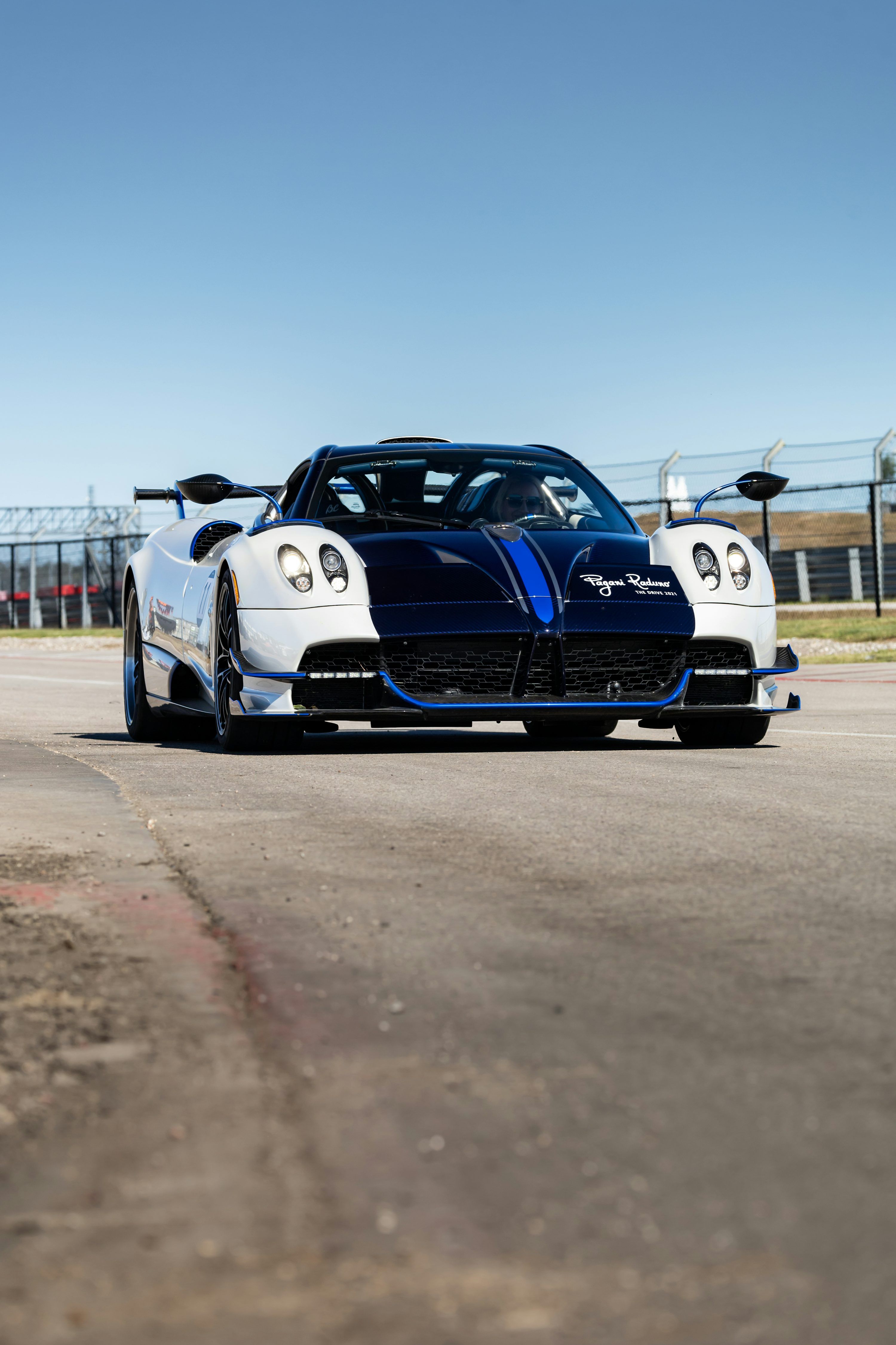Pagani Zonda, Pagani, Rennstrecke, Blau-Weiß, Frontansicht, QHD+, iPhone-Hintergrundbild