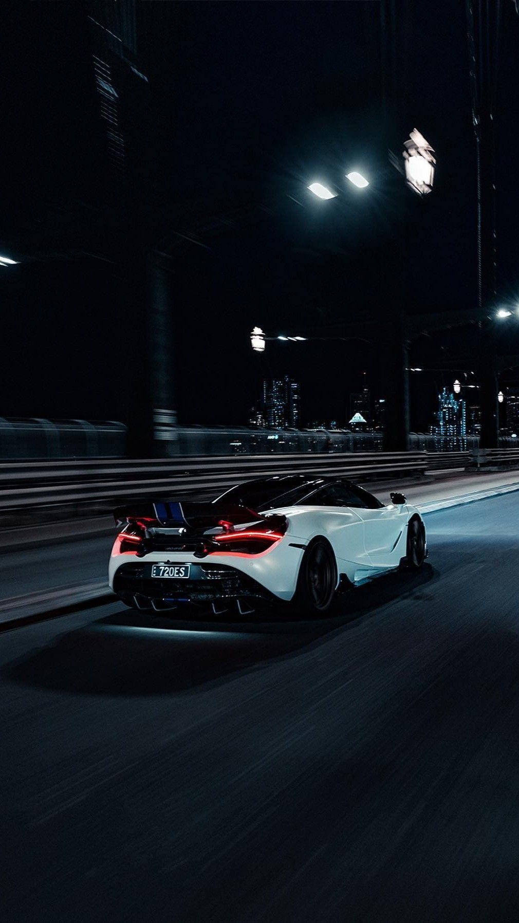 McLaren, Weißer Sportwagen, Nacht, Straße, Rücklichter, Hintergrundbild für iPhone und Android