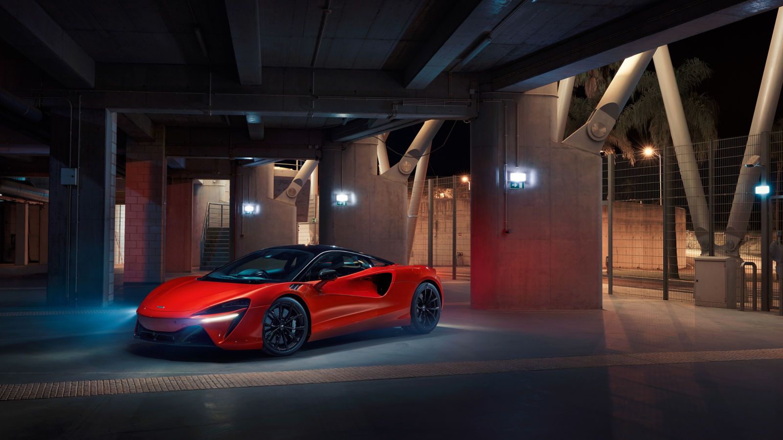 McLaren Artura, Roter Sportwagen, Tiefgarage, Nacht, Beleuchtung, HD, Laptop-Hintergrundbild