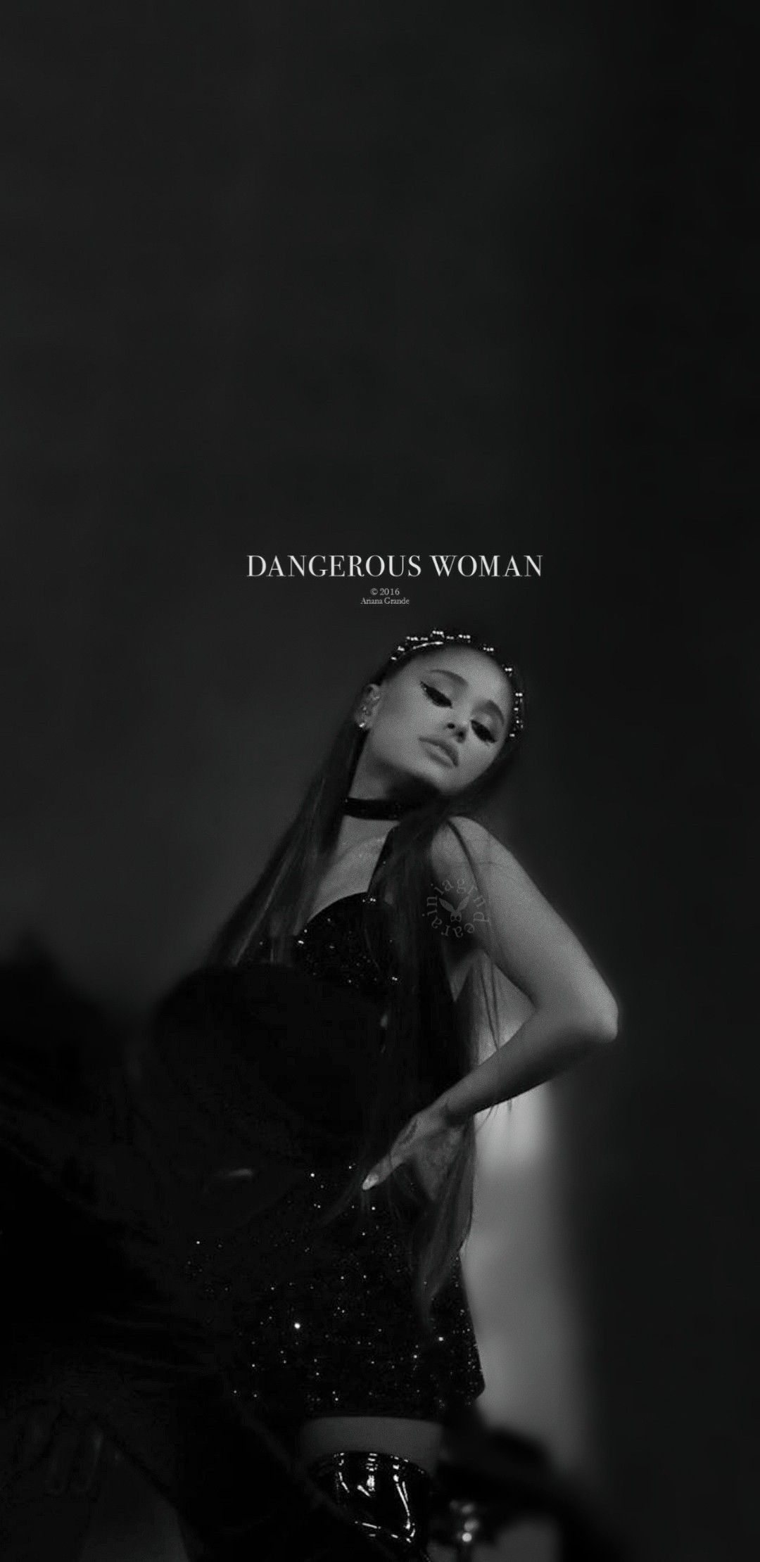 Ariana Grande, Dangerous Woman, Schwarz-Weiß, Dunkel, Albumcover, Hintergrundbild fürs Handy