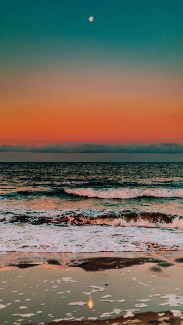 Sonnenuntergang, Oranger Himmel, Wellen, Nasser Sand, Hintergrundbild für iPhone und Android
