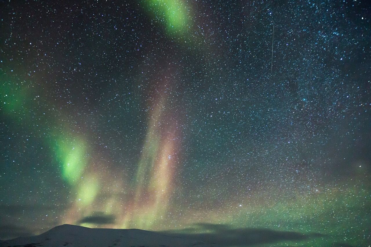 Polarlichter, Sternenhimmel, Sterne, Grün, Orange, HD, Hintergrundbild für den PC