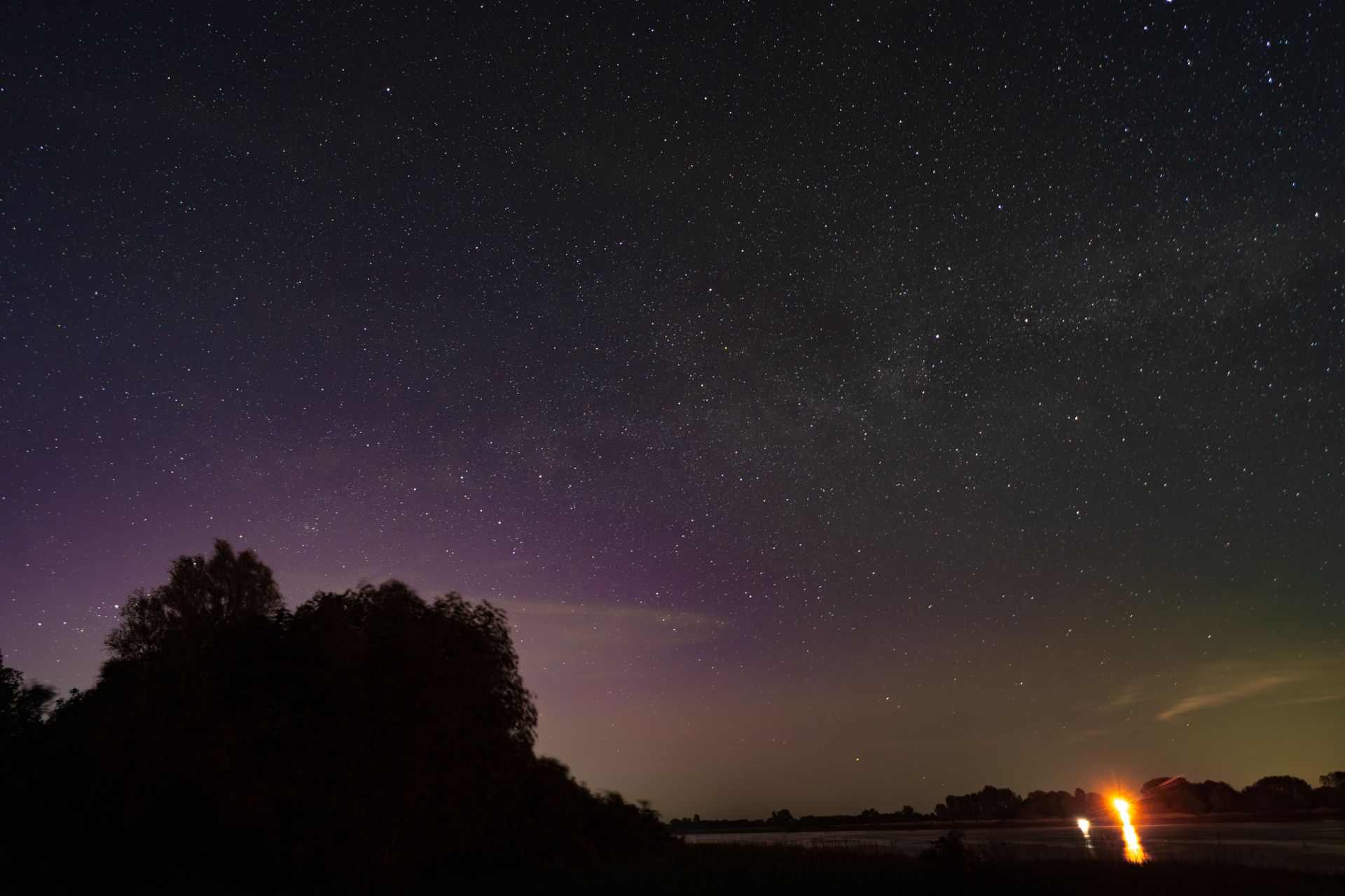 Sternenhimmel, Baumsilhouetten, Lagerfeuer, Dunkel, Full HD, Desktop-Hintergrund für Windows