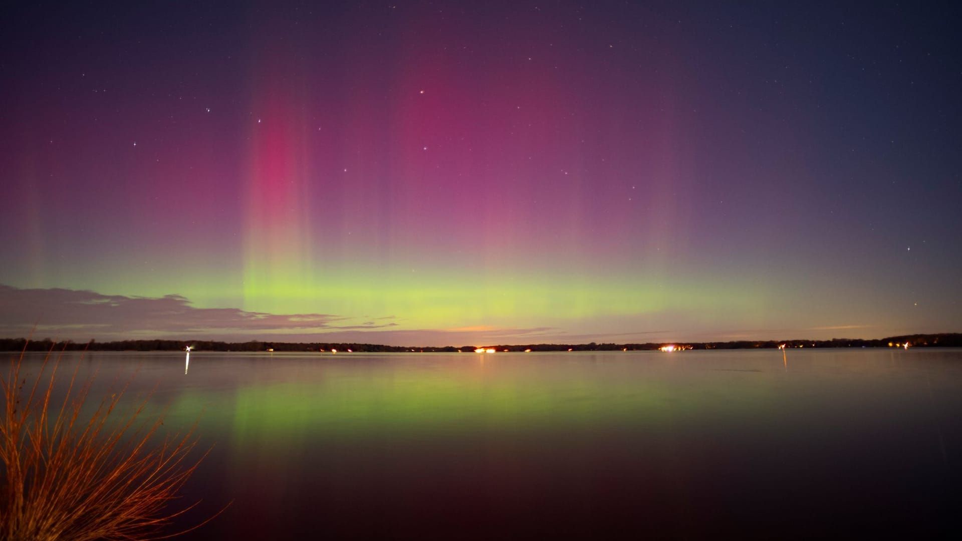Polarlicht, See, Spiegelung, Rot, Grün, Ufer, 16:9, Full-HD-Hintergrundbild für den Desktop