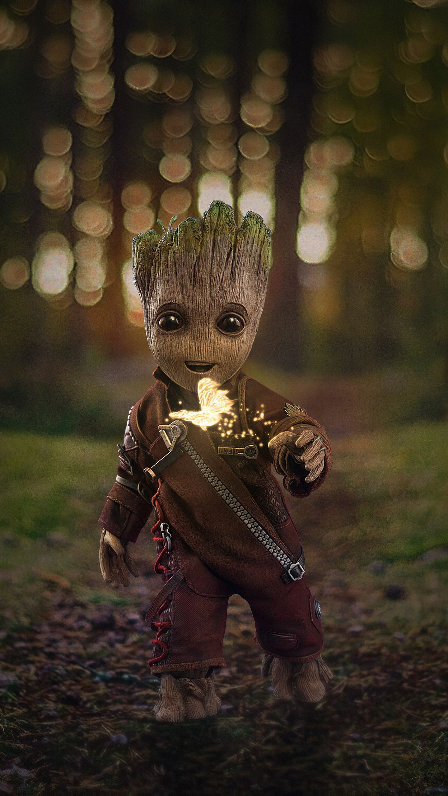Baby Groot, Wald, Bokeh, Licht, Nacht, QHD+, Hintergrundbild fürs Handy