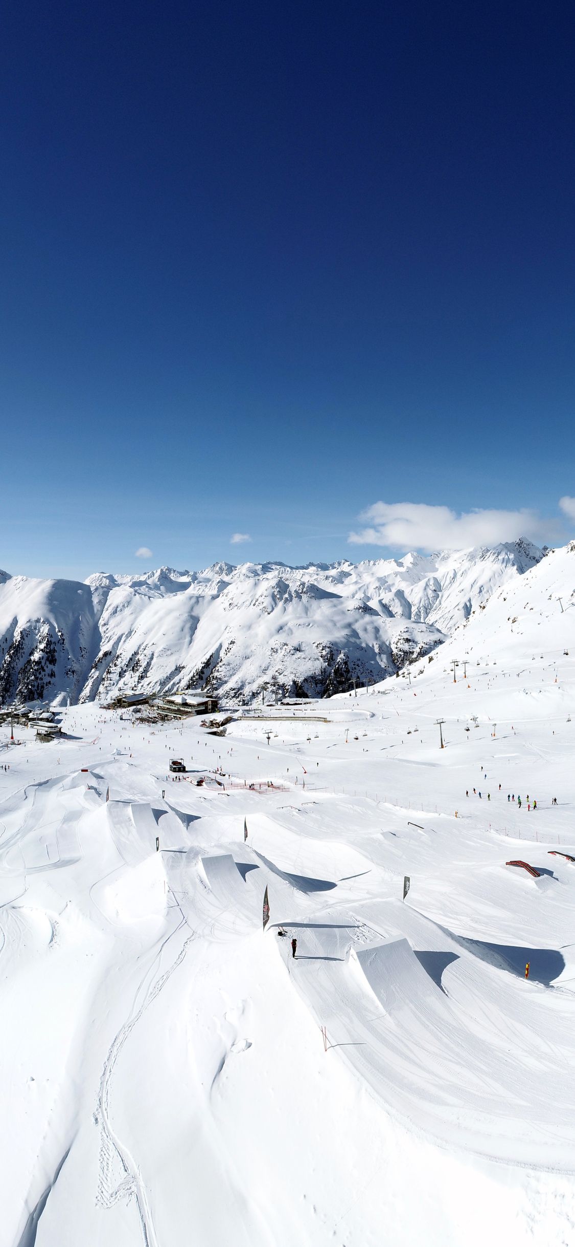Schneelandschaft, Berge, Blauer Himmel, Winter, Hochformat, Hintergrundbild fürs Smartphone
