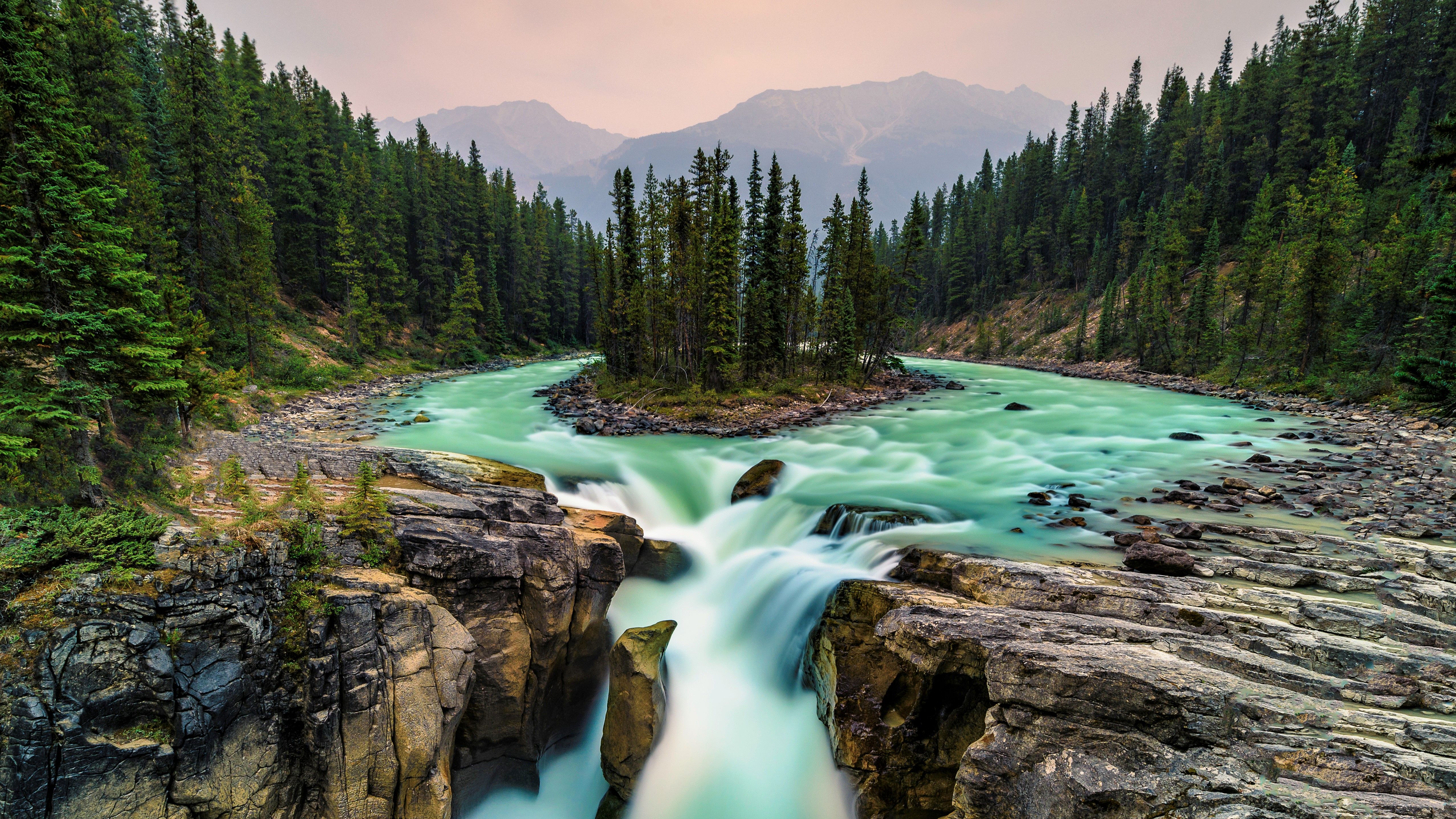 Wasserfall, Fluss, Felsschlucht, Nadelwald, Berge, 4K, Desktop-Hintergrund für Windows