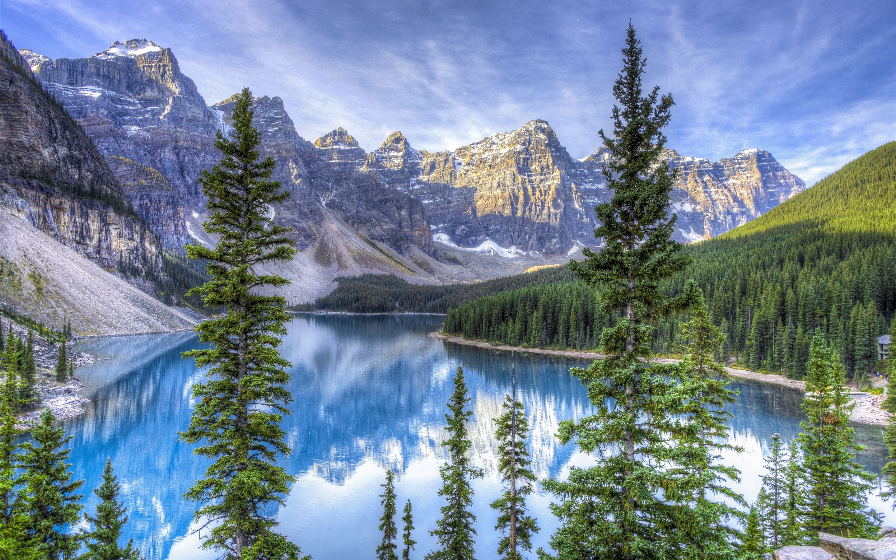Moraine Lake, Valley of the Ten Peaks, Kanada, Nadelbäume, Spiegelung, 2K, MacBook-Hintergrundbild