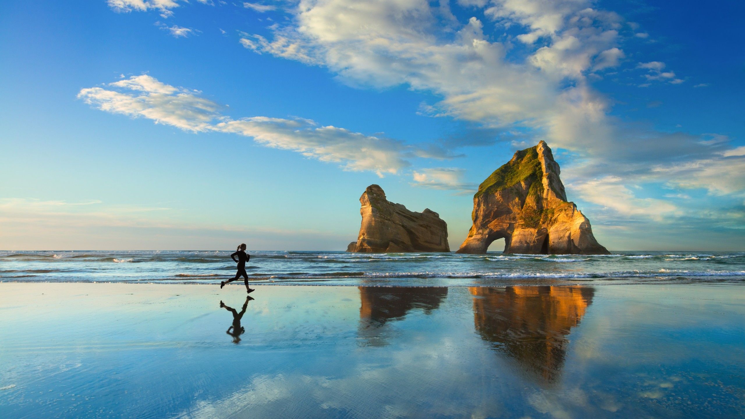 Wharariki Beach, Archway Islands, Neuseeland, Strand, Läufer, Spiegelung, 2K, Windows-Hintergrundbild