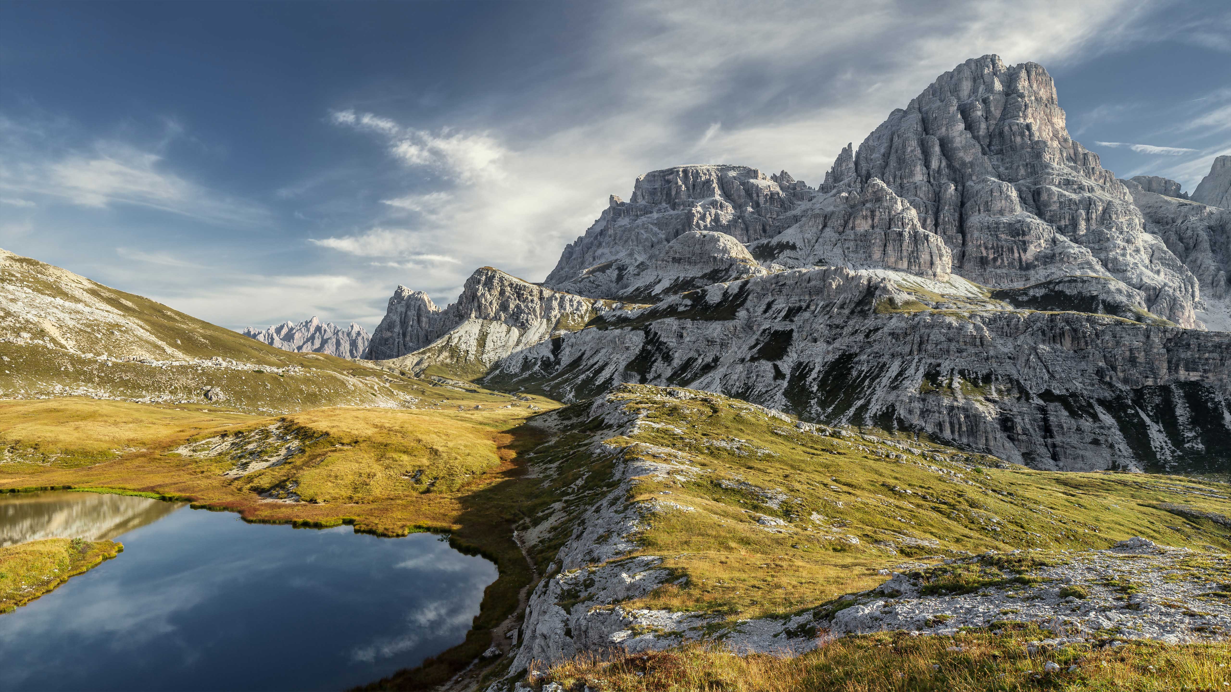 Felsberge, Bergsee, Wiese, Wolken, 5K, Desktop-Hintergrund für Windows