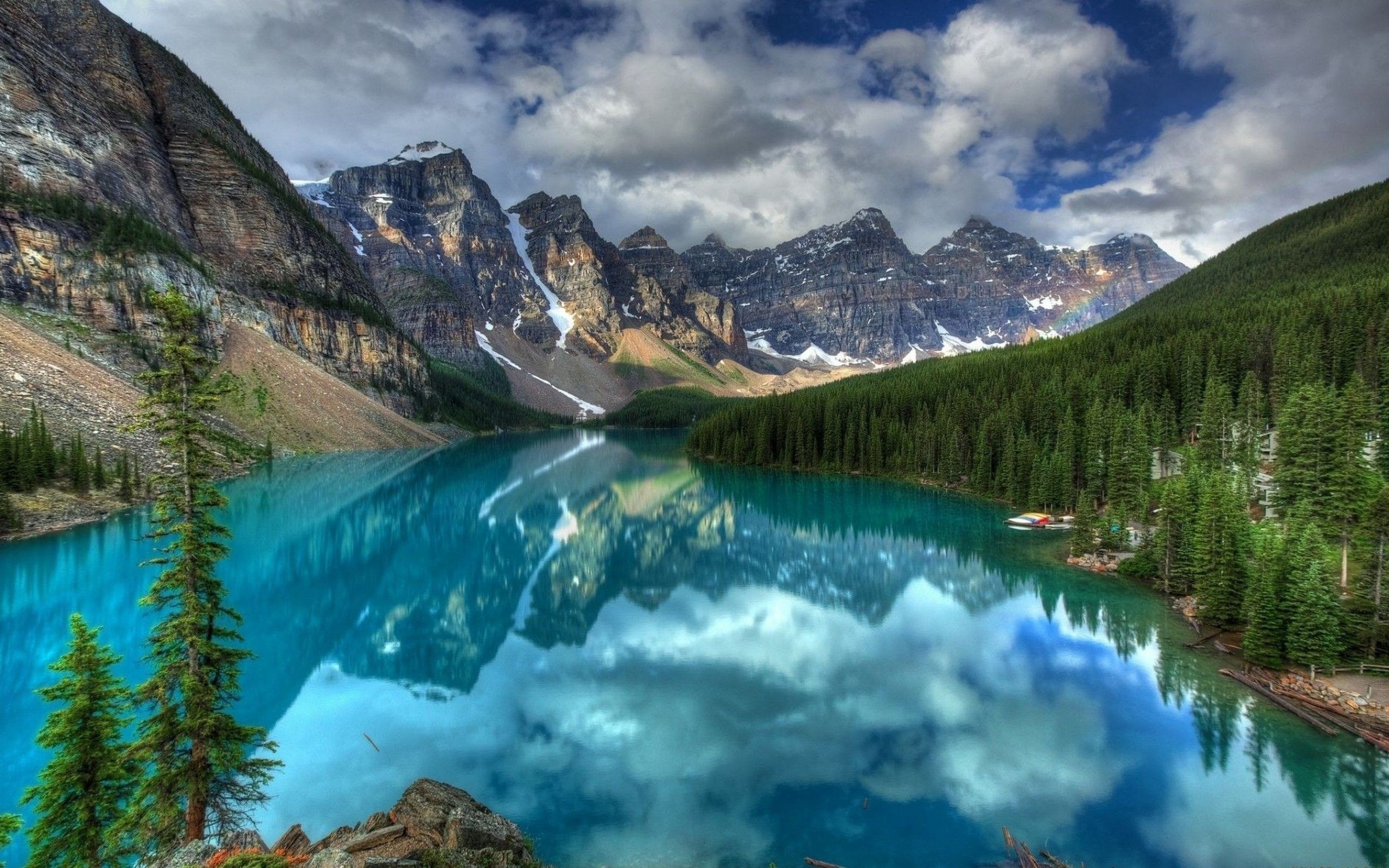Moraine Lake, Banff-Nationalpark, Kanada, Spiegelung, Wolken, 2K, Laptop-Hintergrundbild