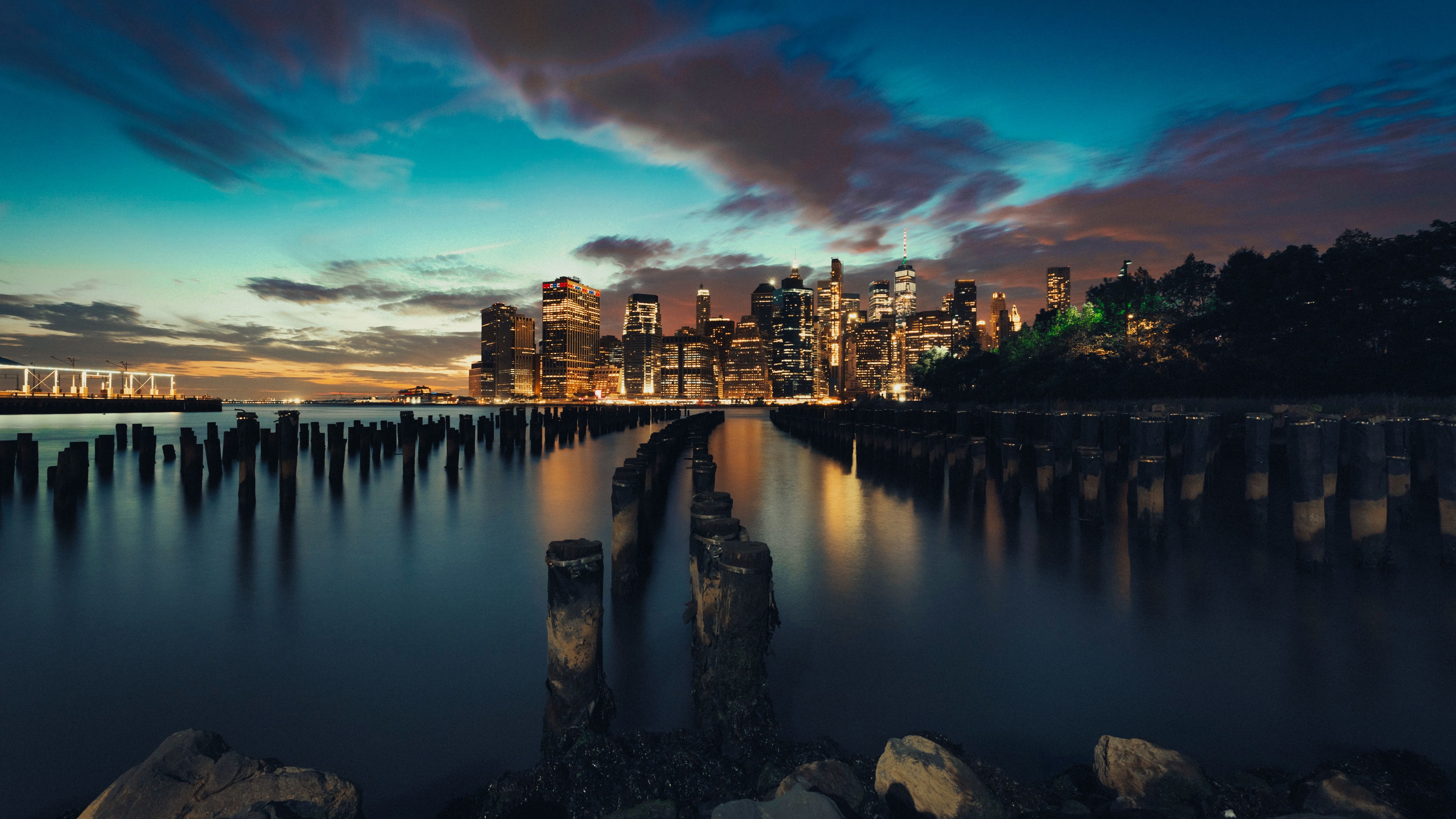 Skyline, Pierpfähle, Dämmerung, Wasser, Langzeitbelichtung, 5K, PC-Hintergrundbild