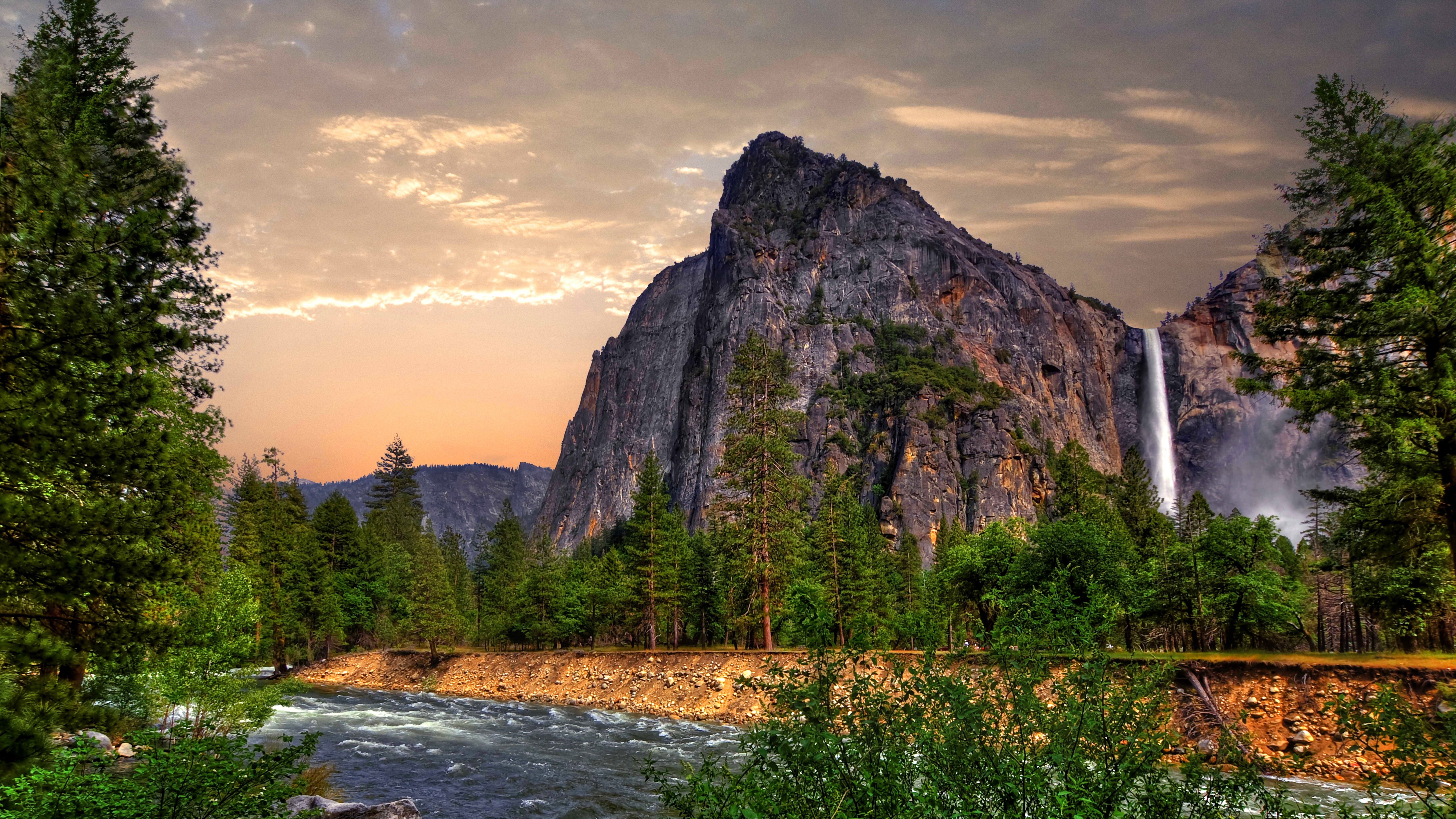 Yosemite-Nationalpark, Wasserfall, Felswand, Fluss, Abendlicht, 8K, Laptop-Hintergrundbild