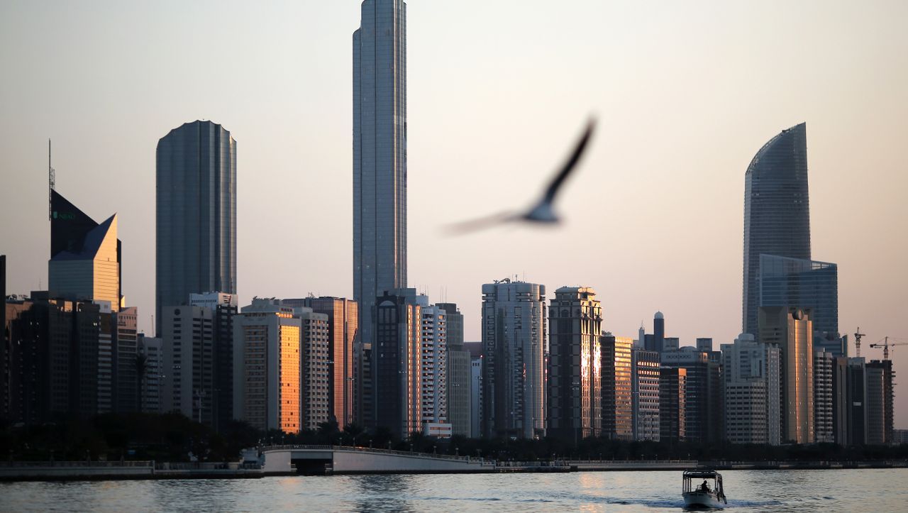 Skyline, Wolkenkratzer, Möwe, Wasser, Dunst, 16:9, HD-Hintergrundbild für den Desktop