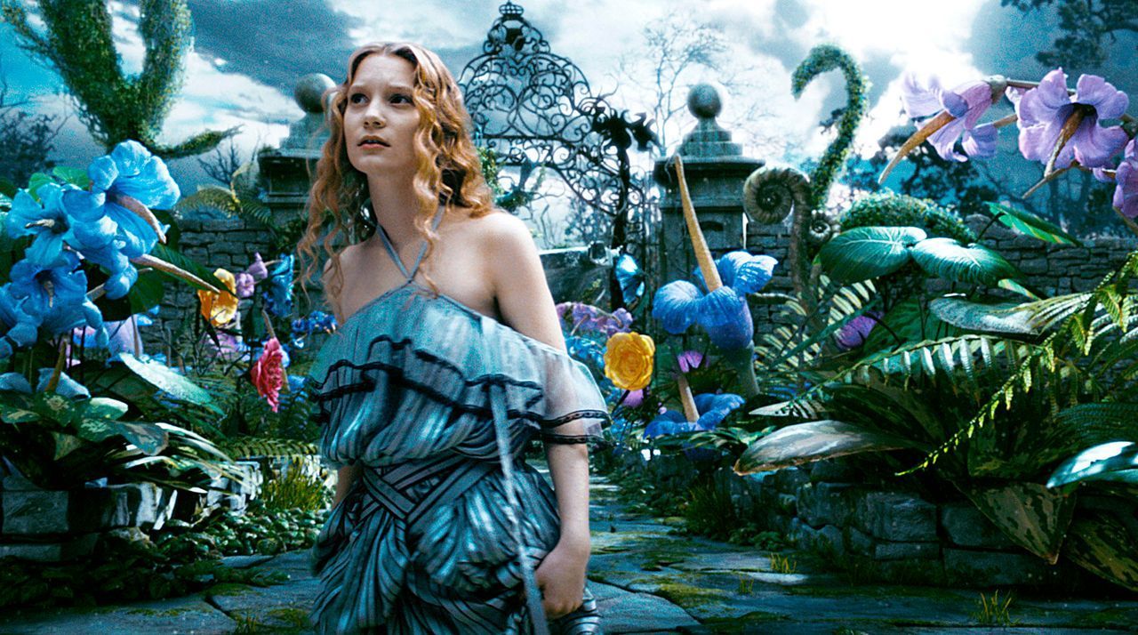 Alice im Wunderland (2010), Mia Wasikowska, Alice, Zauberwald, Blaue Blumen, HD-Desktop-Hintergrund
