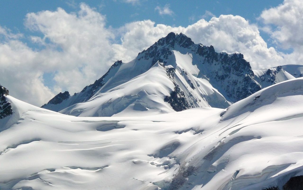 Alpen, Gletscher, Schneegipfel, Wolken, Hochgebirge, 16:10, HD-Hintergrundbild für den Desktop