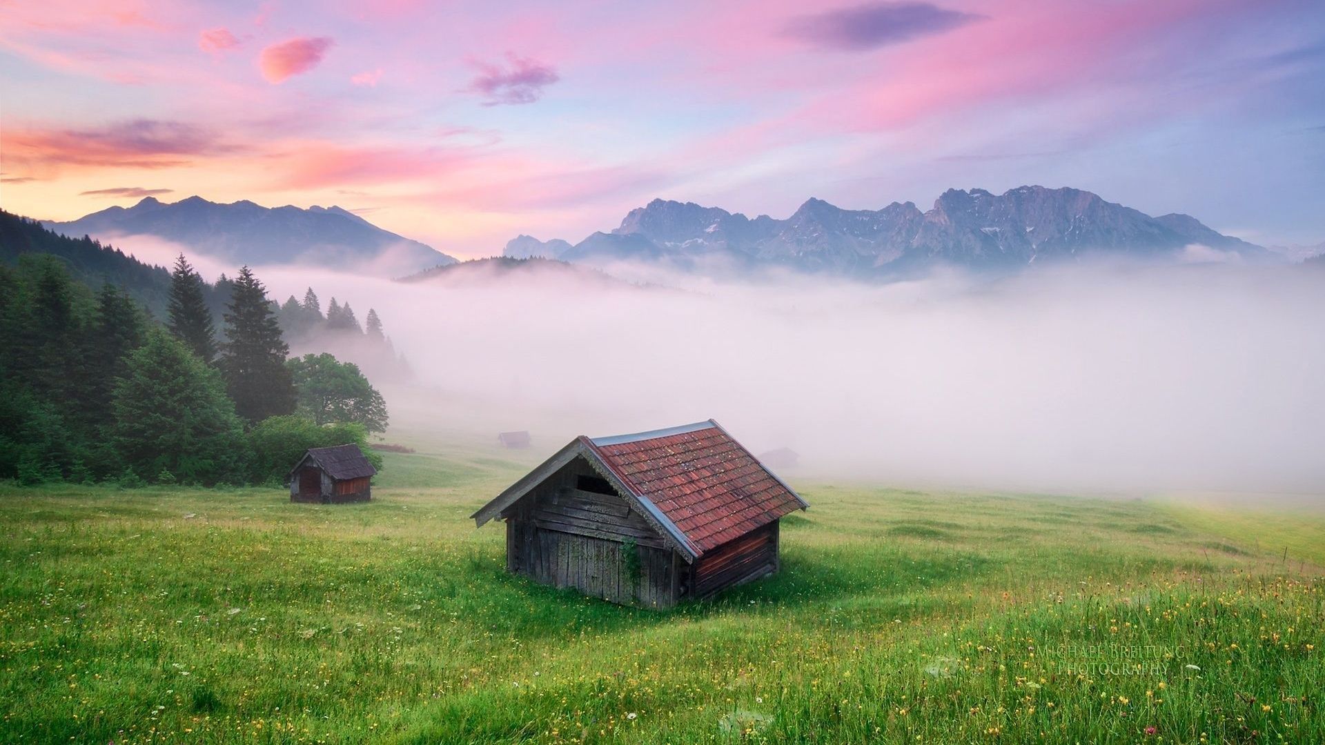 Alpen, Heustadel, Nebel, Wiese, Rosa Himmel, Full HD 1080p, Desktop-Hintergrundbild